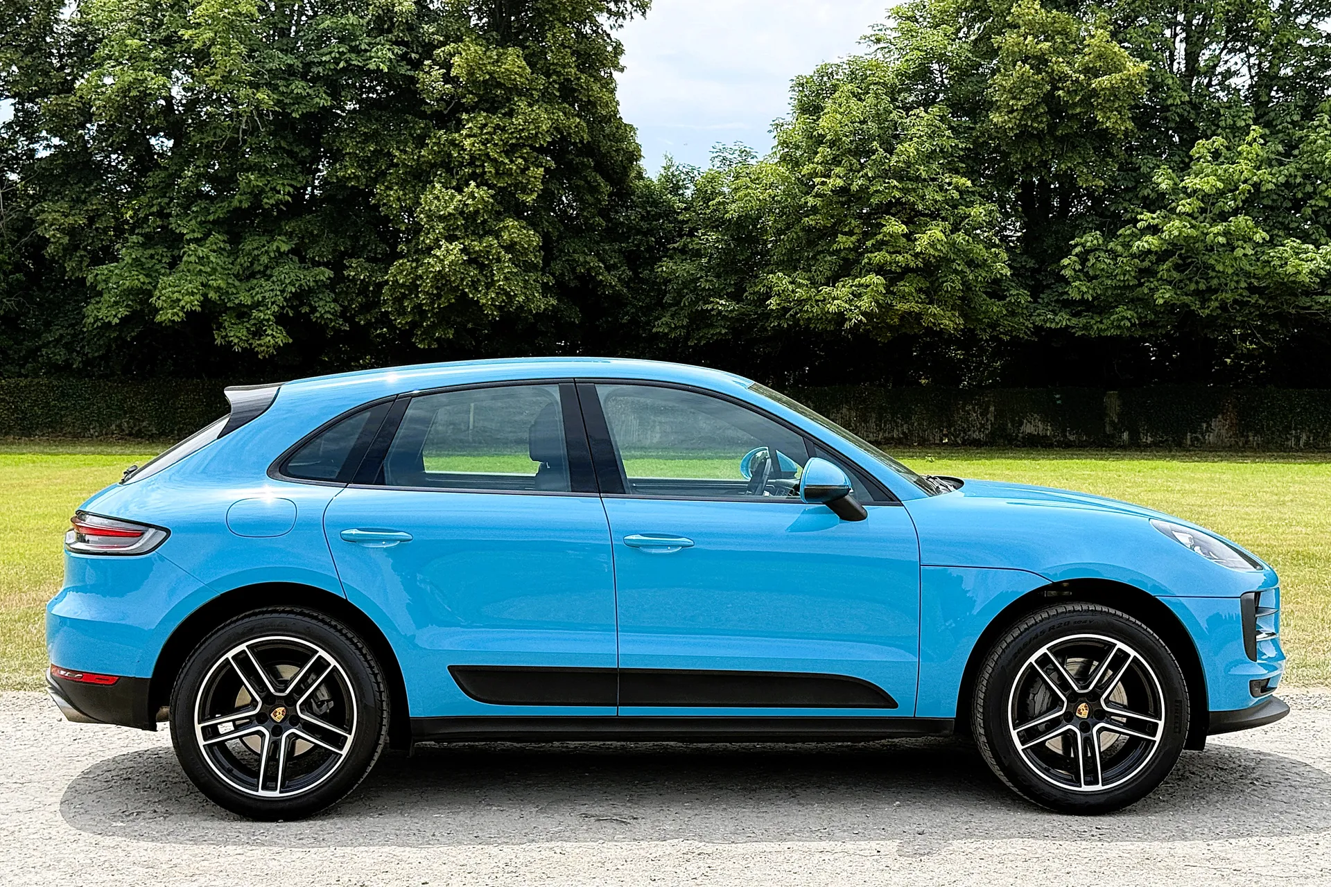 Porsche MACAN thumbnail image number 2