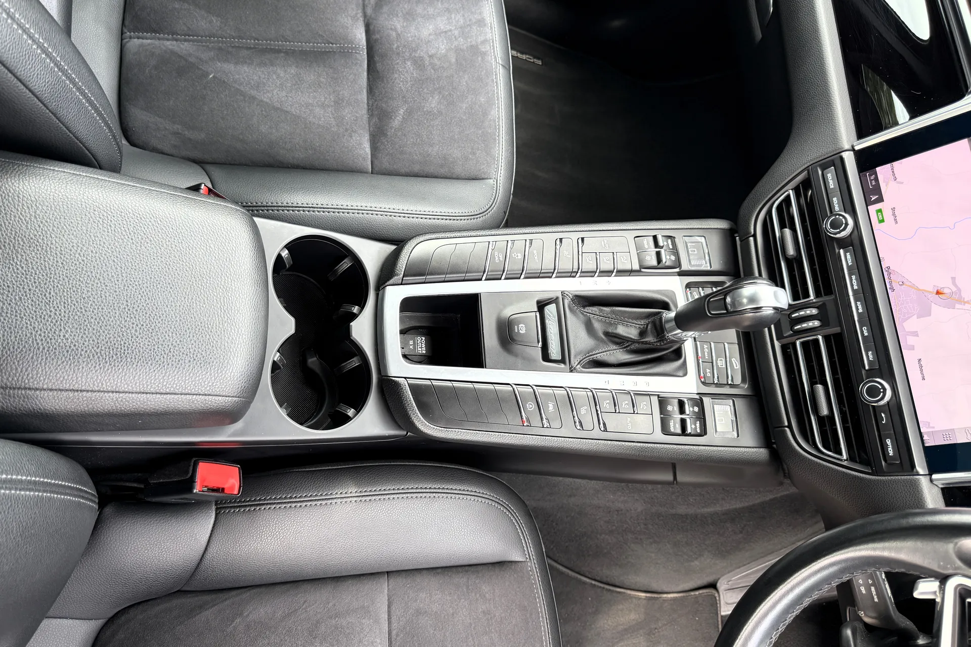 Porsche MACAN thumbnail image number 45