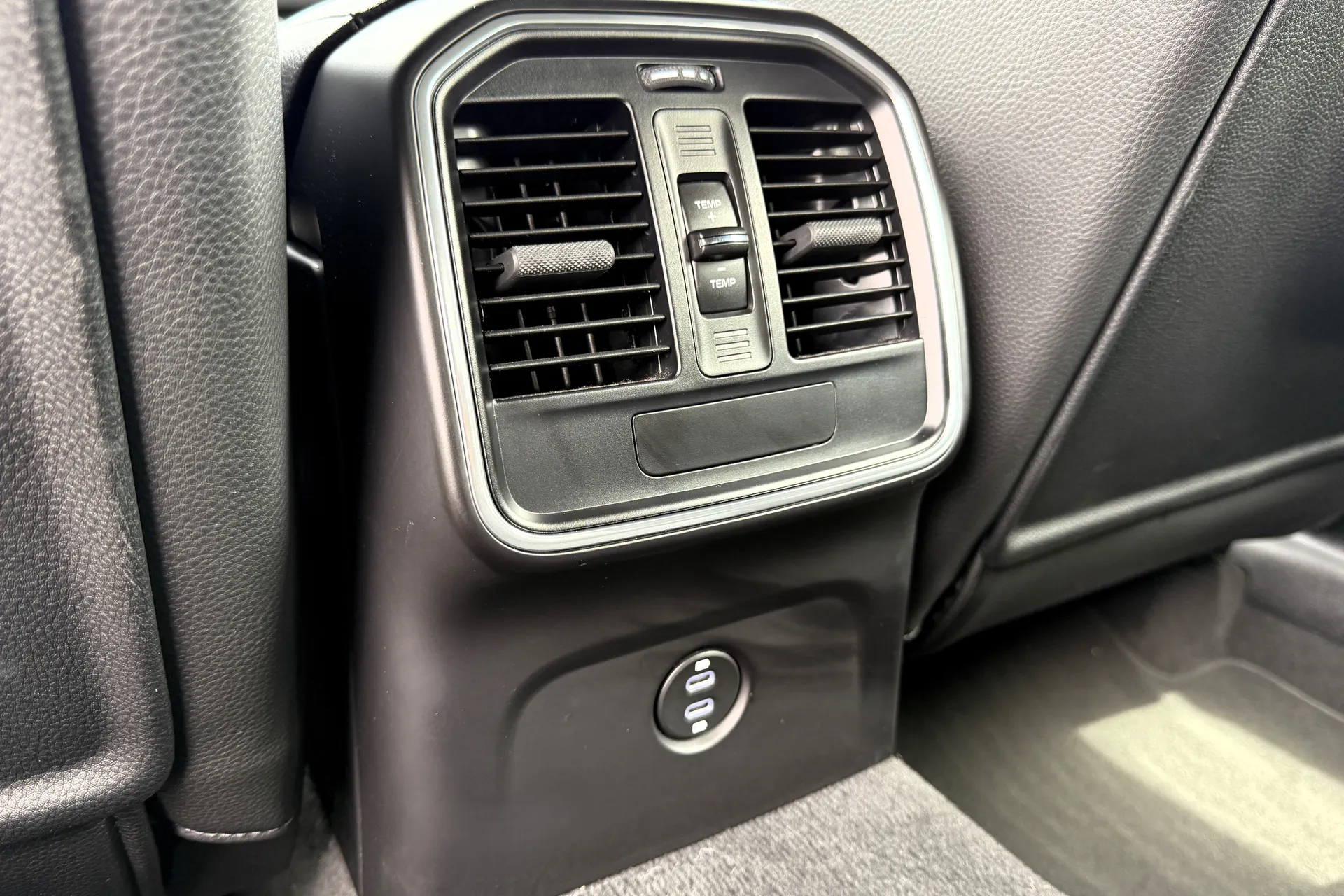 Porsche MACAN thumbnail image number 27