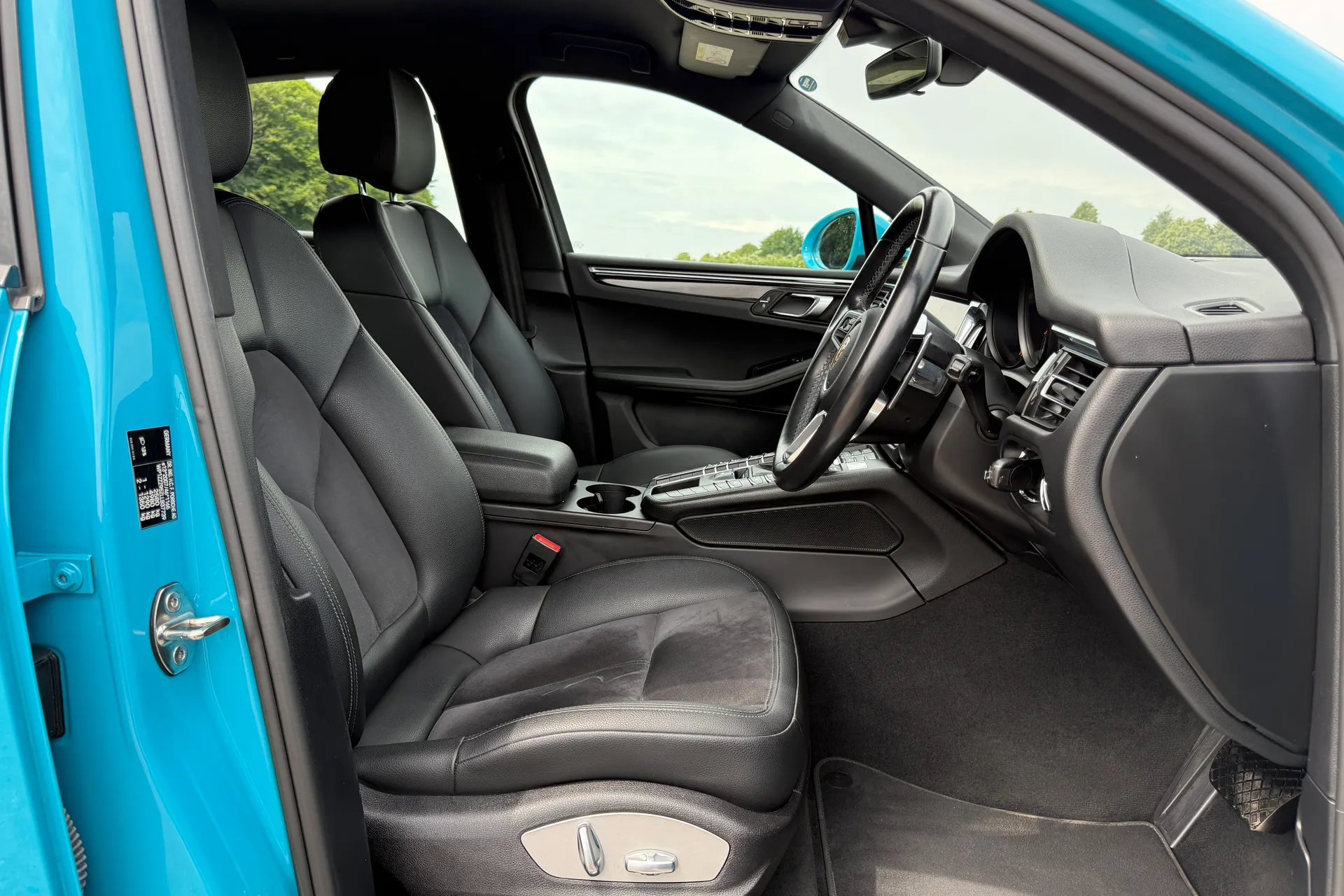 Porsche MACAN thumbnail image number 23