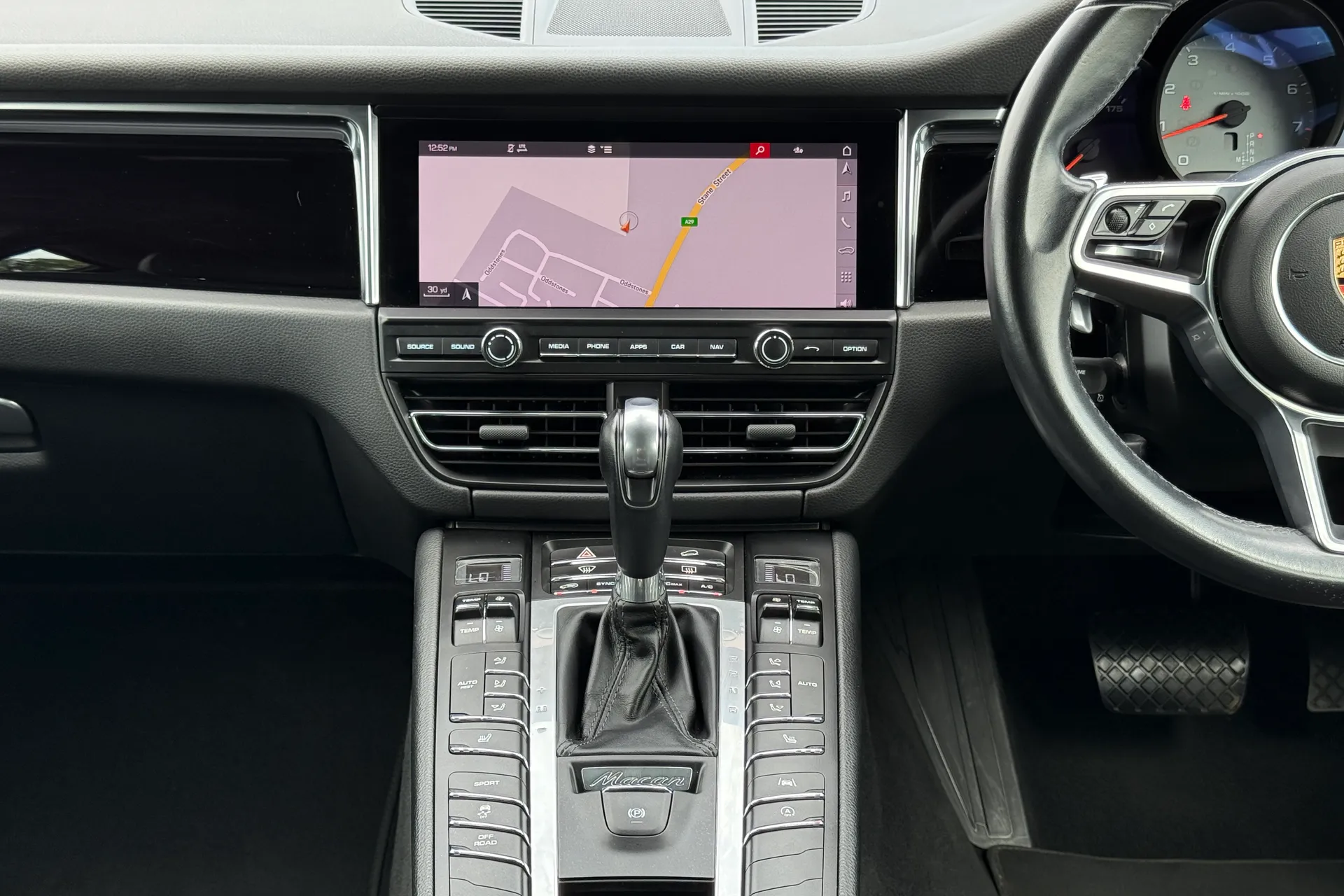 Porsche MACAN thumbnail image number 30