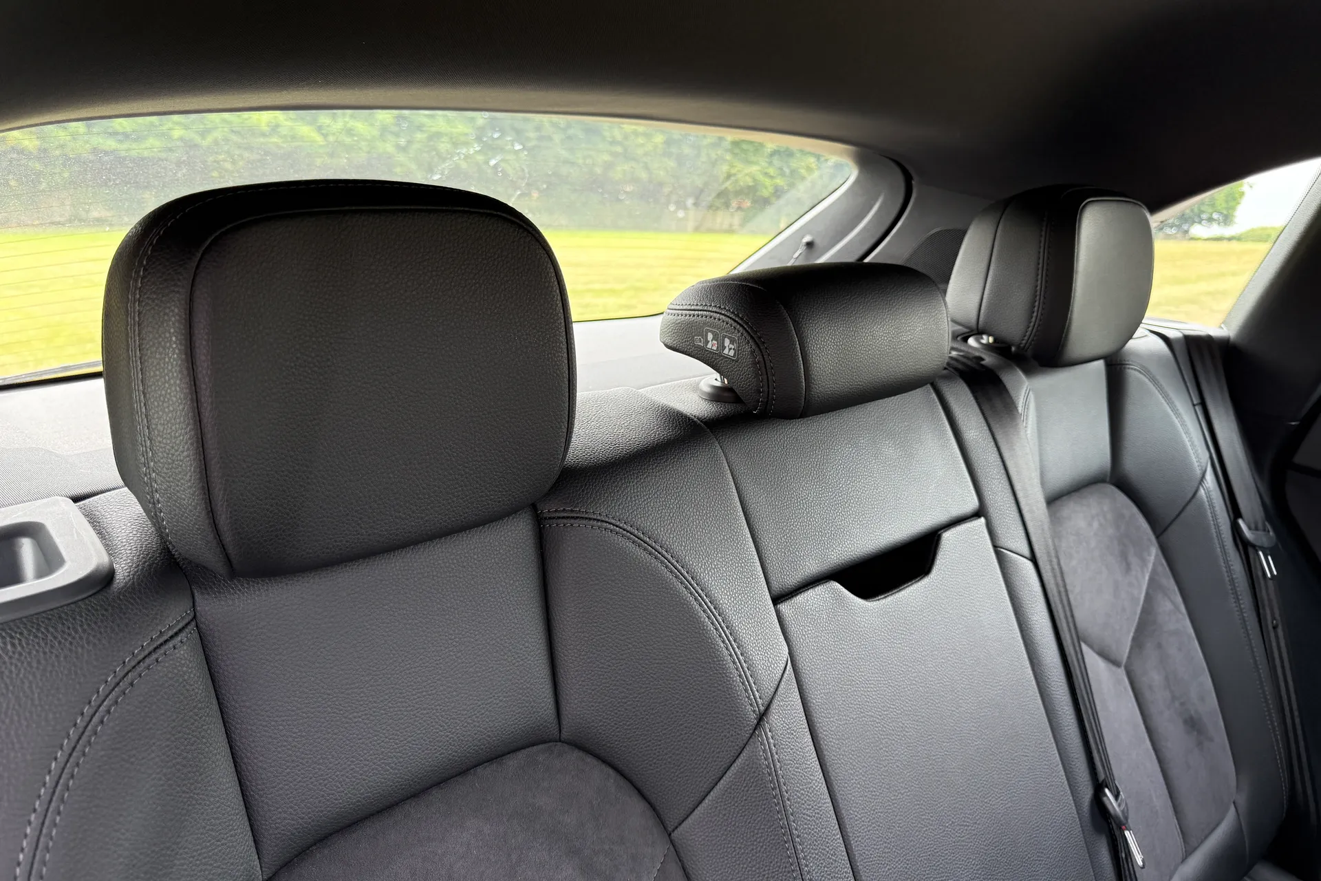 Porsche MACAN thumbnail image number 22