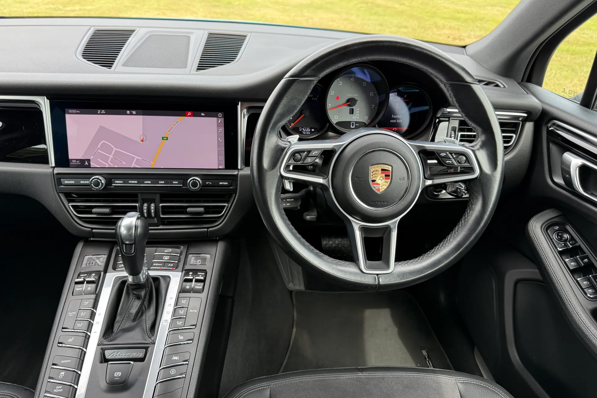 Porsche MACAN thumbnail image number 31