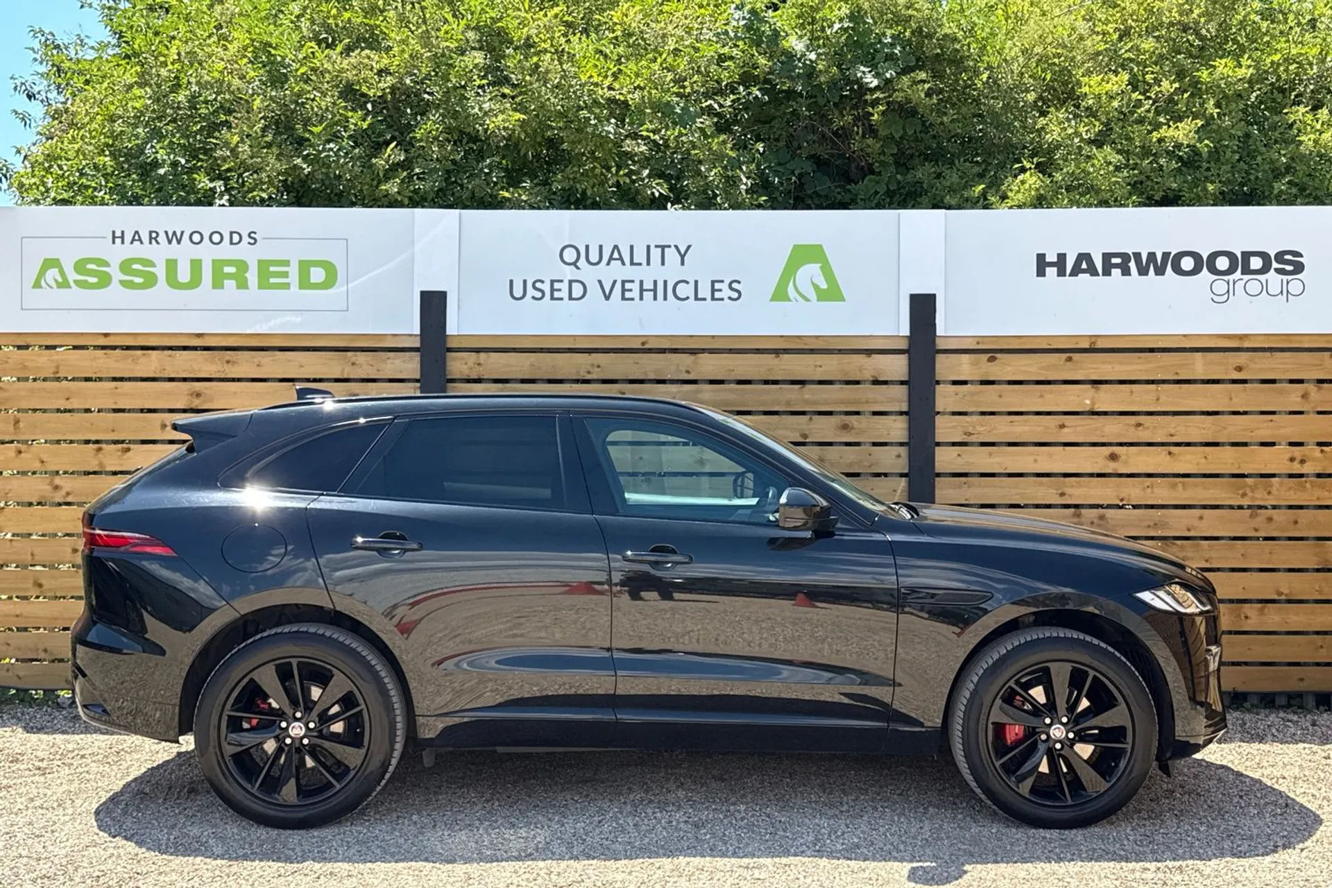 Jaguar F-PACE thumbnail image number 2