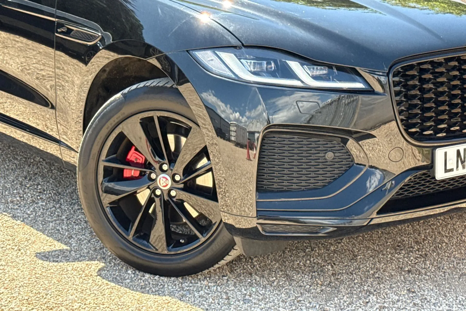 Jaguar F-PACE thumbnail image number 5