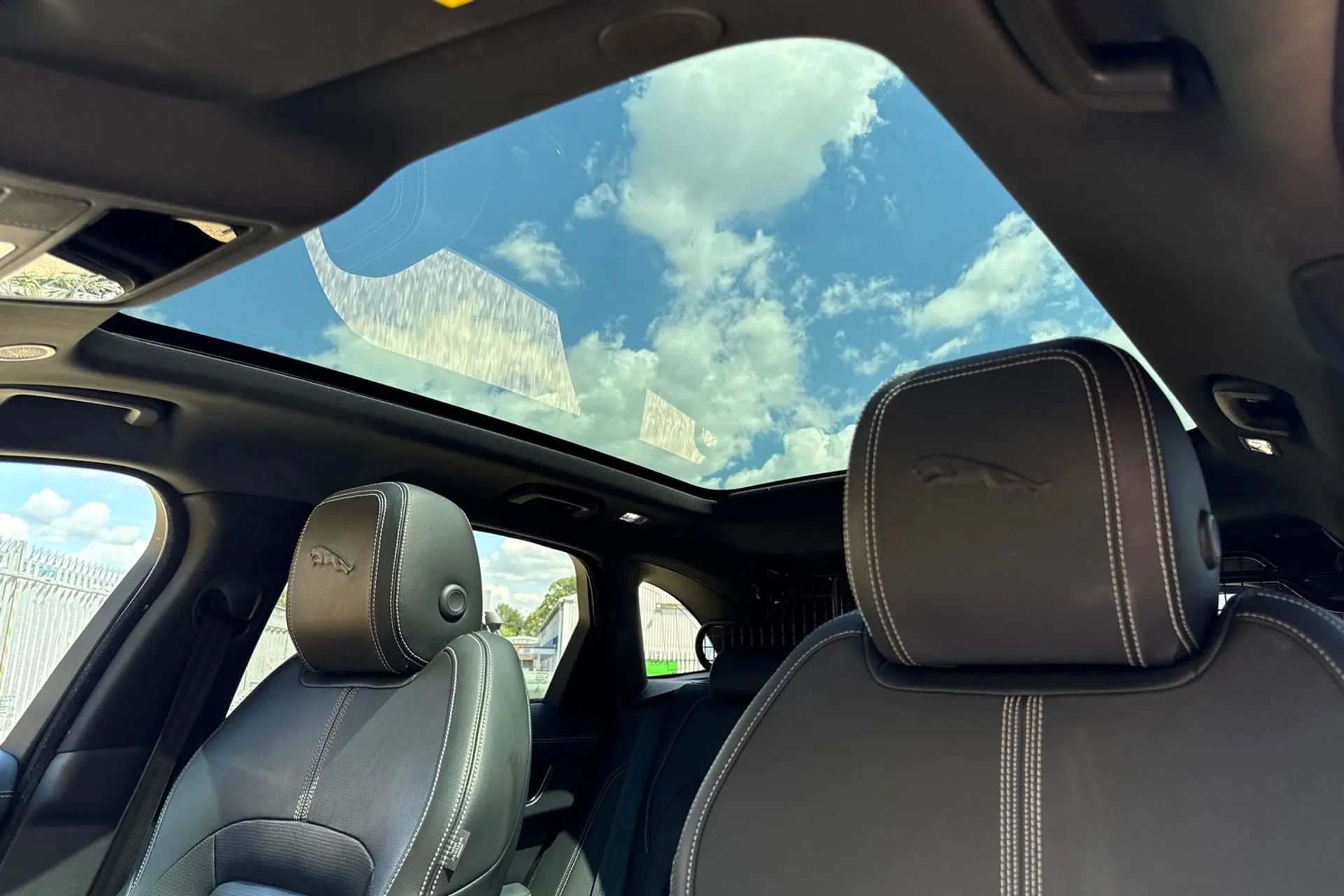 Jaguar F-PACE thumbnail image number 3