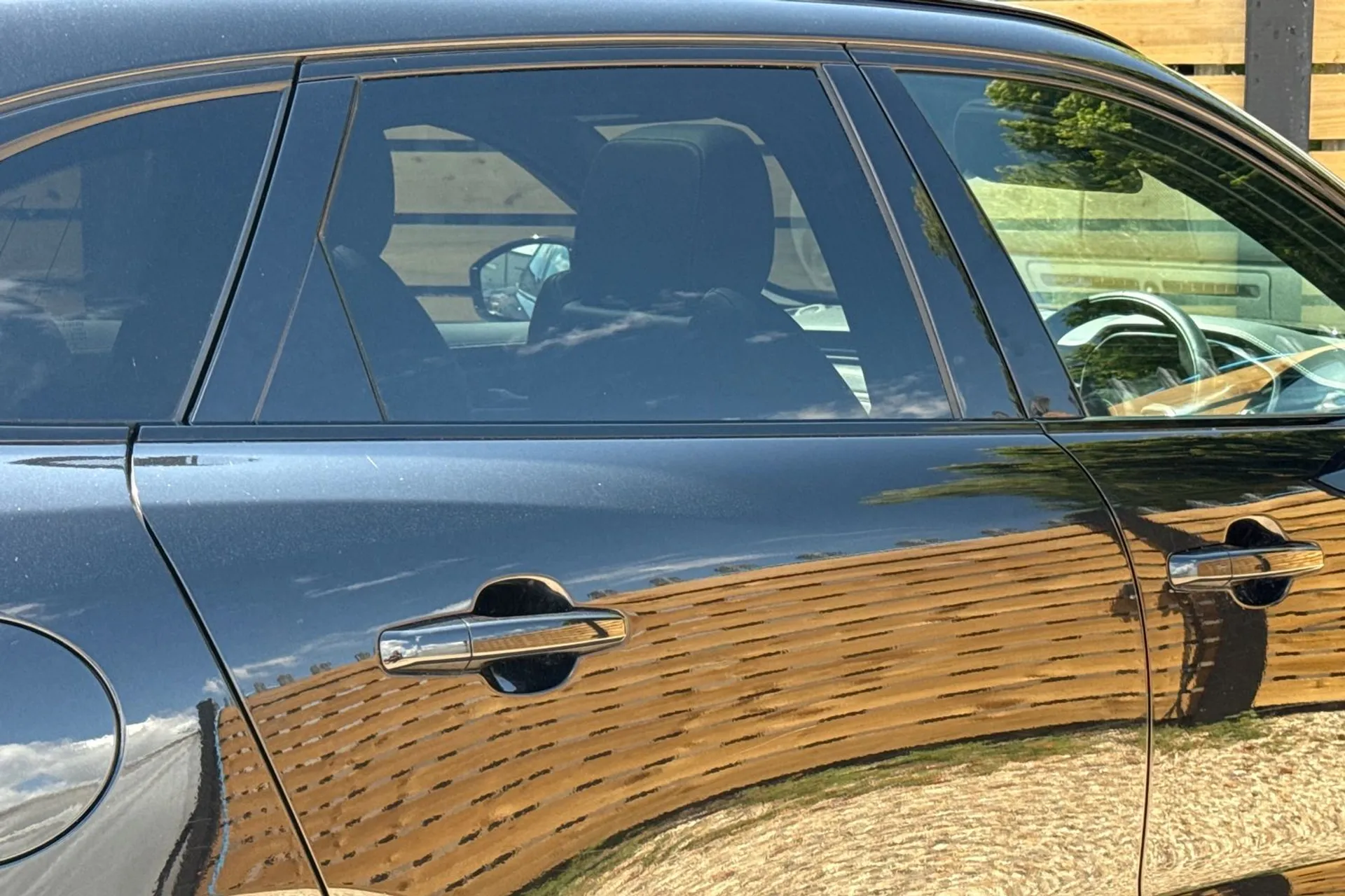 Jaguar F-PACE thumbnail image number 13