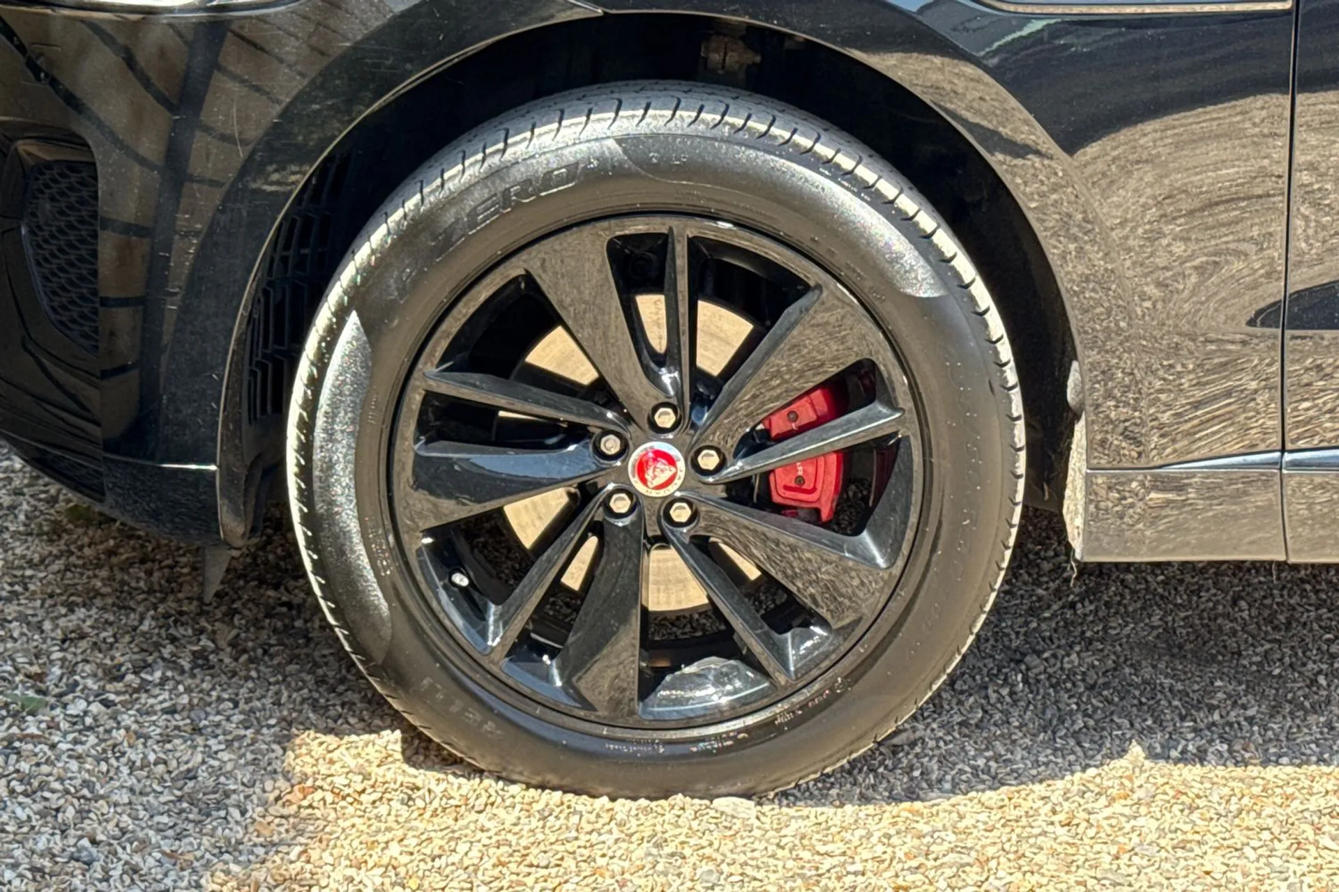 Jaguar F-PACE thumbnail image number 12