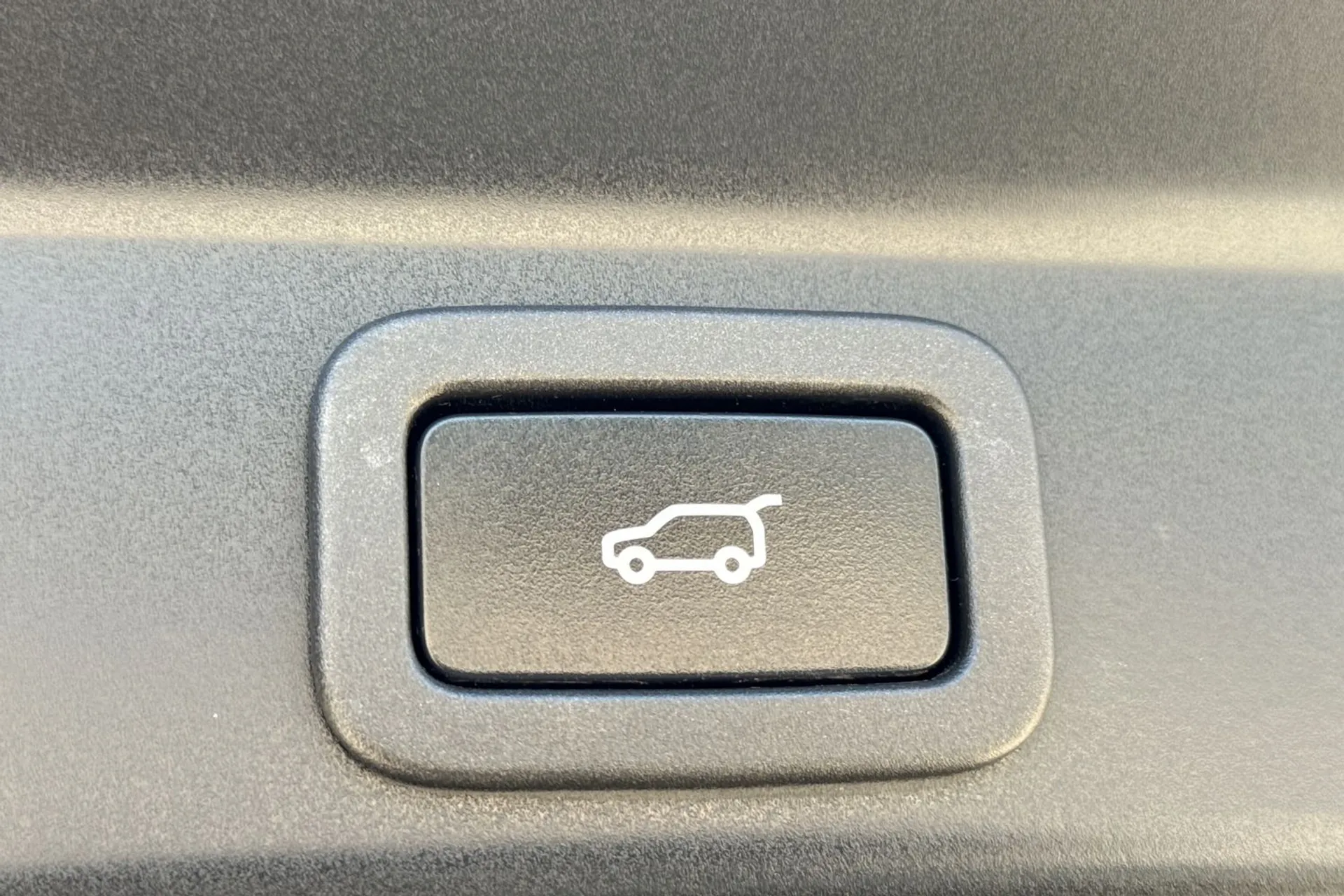 Jaguar F-PACE thumbnail image number 20