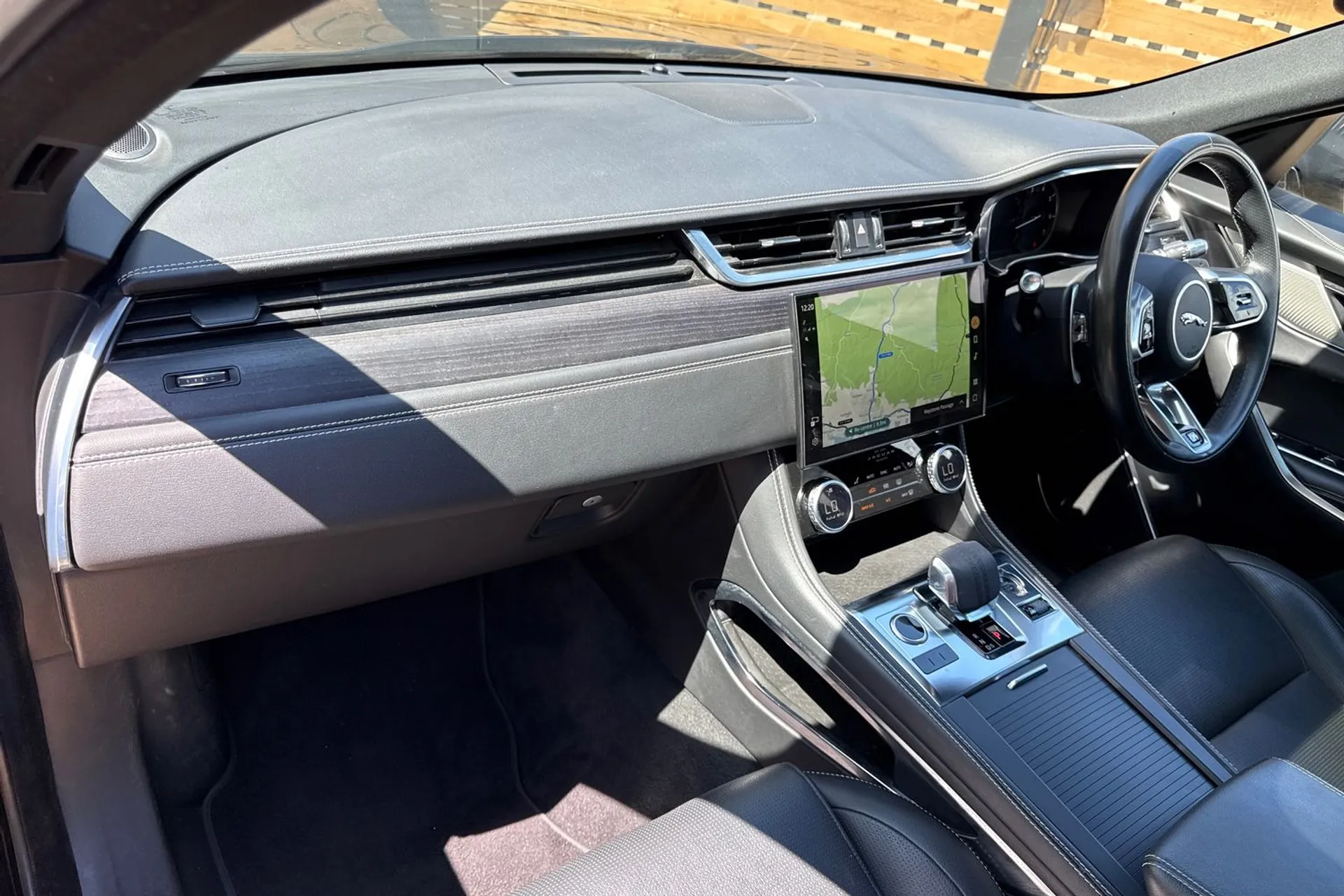 Jaguar F-PACE thumbnail image number 26