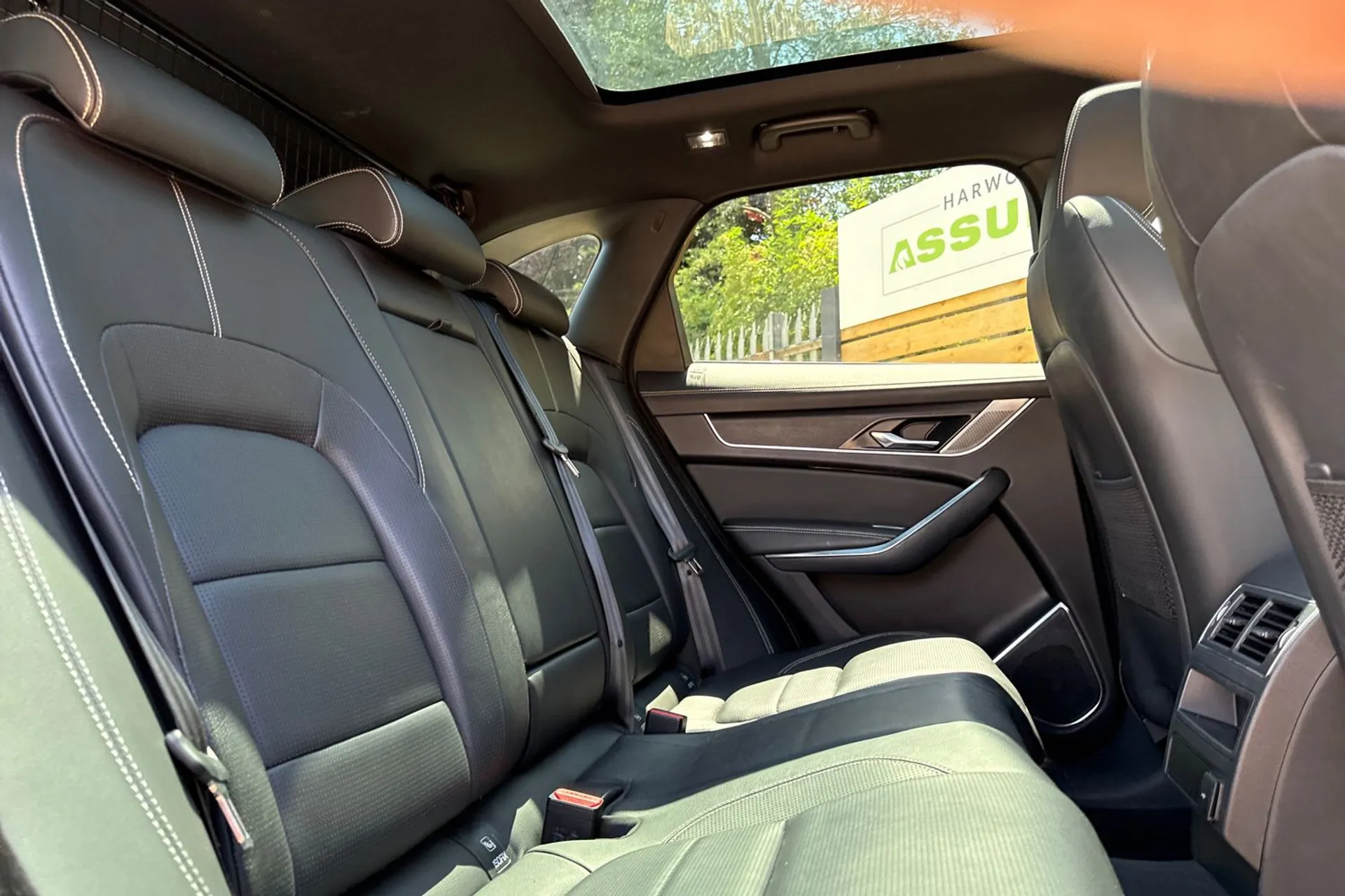 Jaguar F-PACE thumbnail image number 22