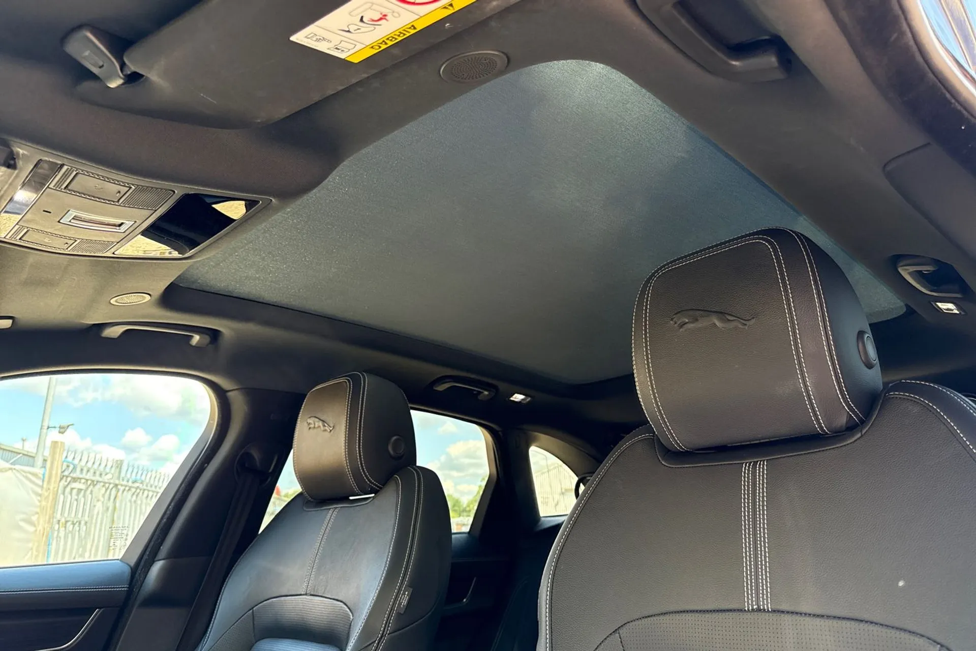 Jaguar F-PACE thumbnail image number 29