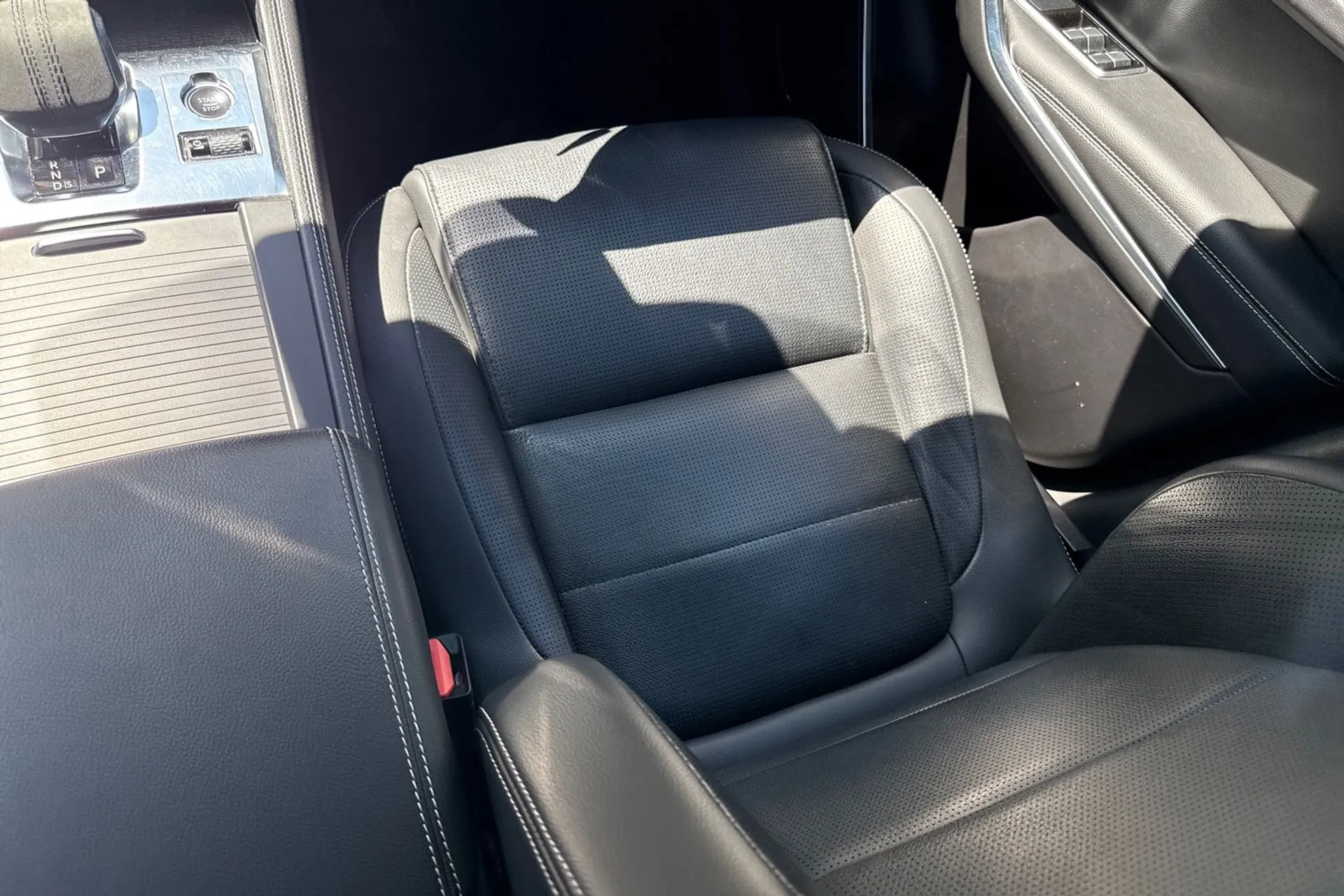 Jaguar F-PACE thumbnail image number 33