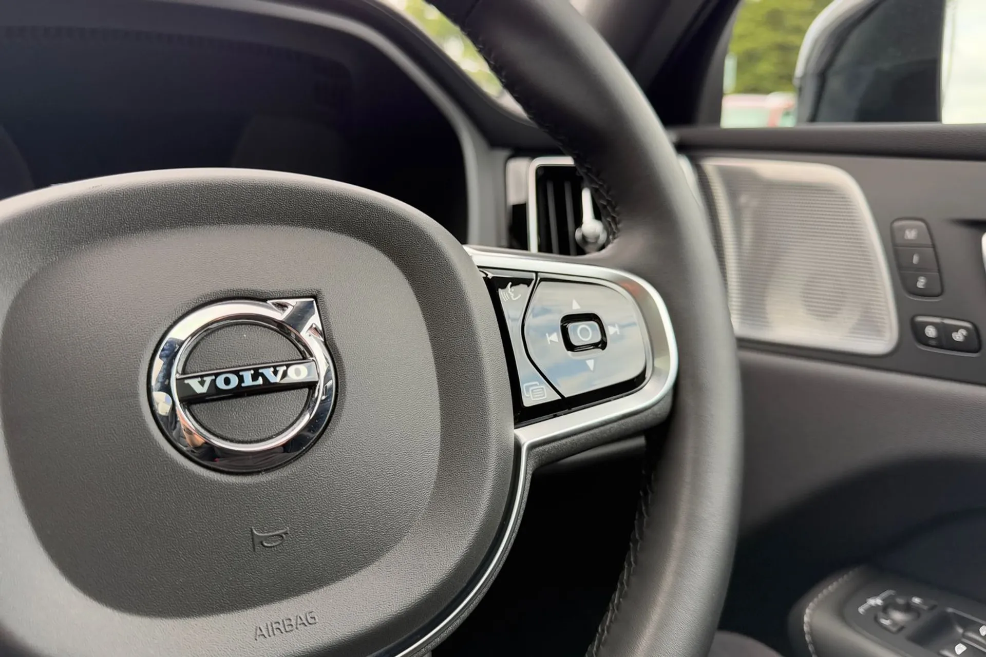 Volvo XC60 thumbnail image number 36