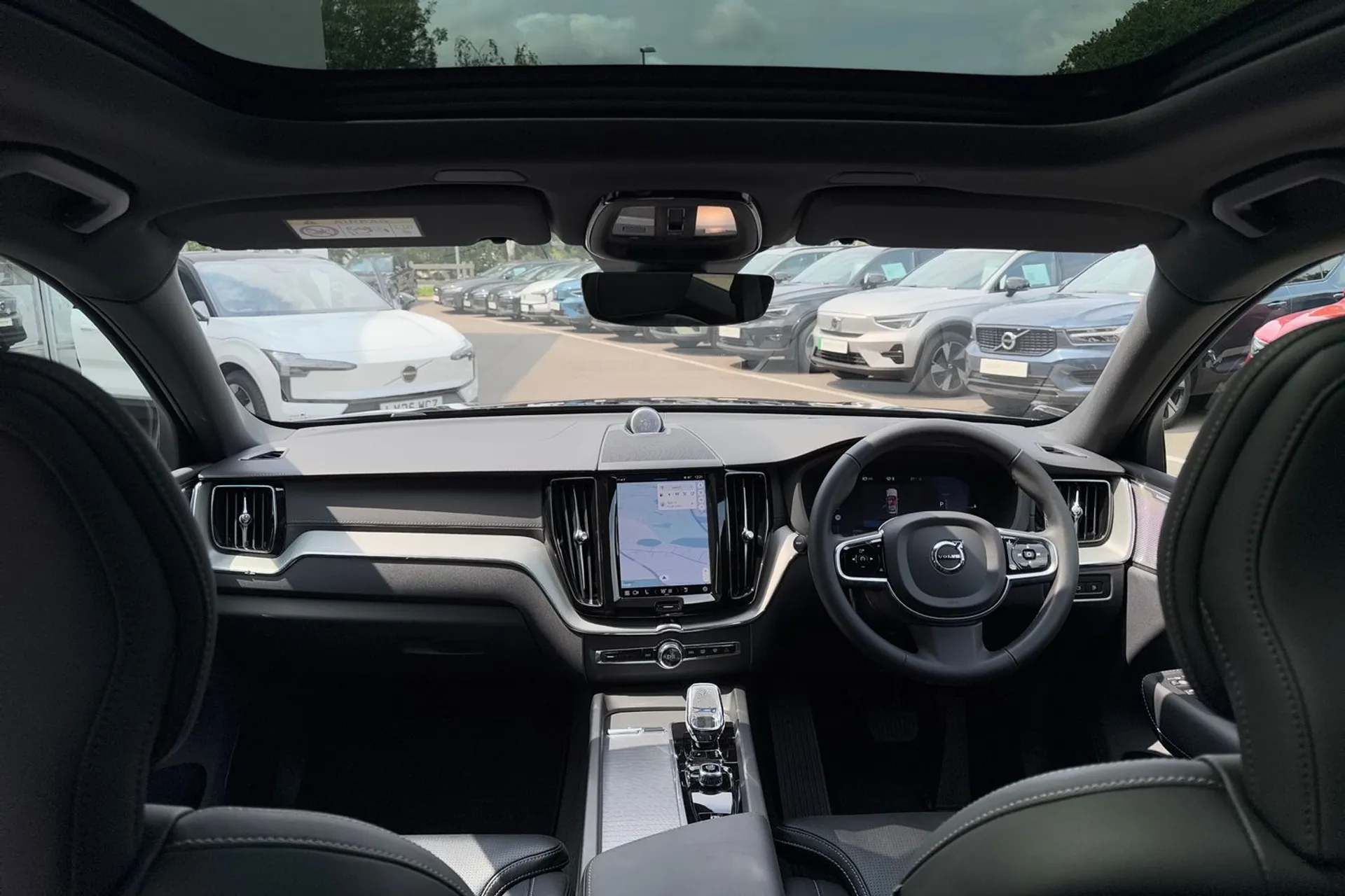 Volvo XC60 thumbnail image number 3