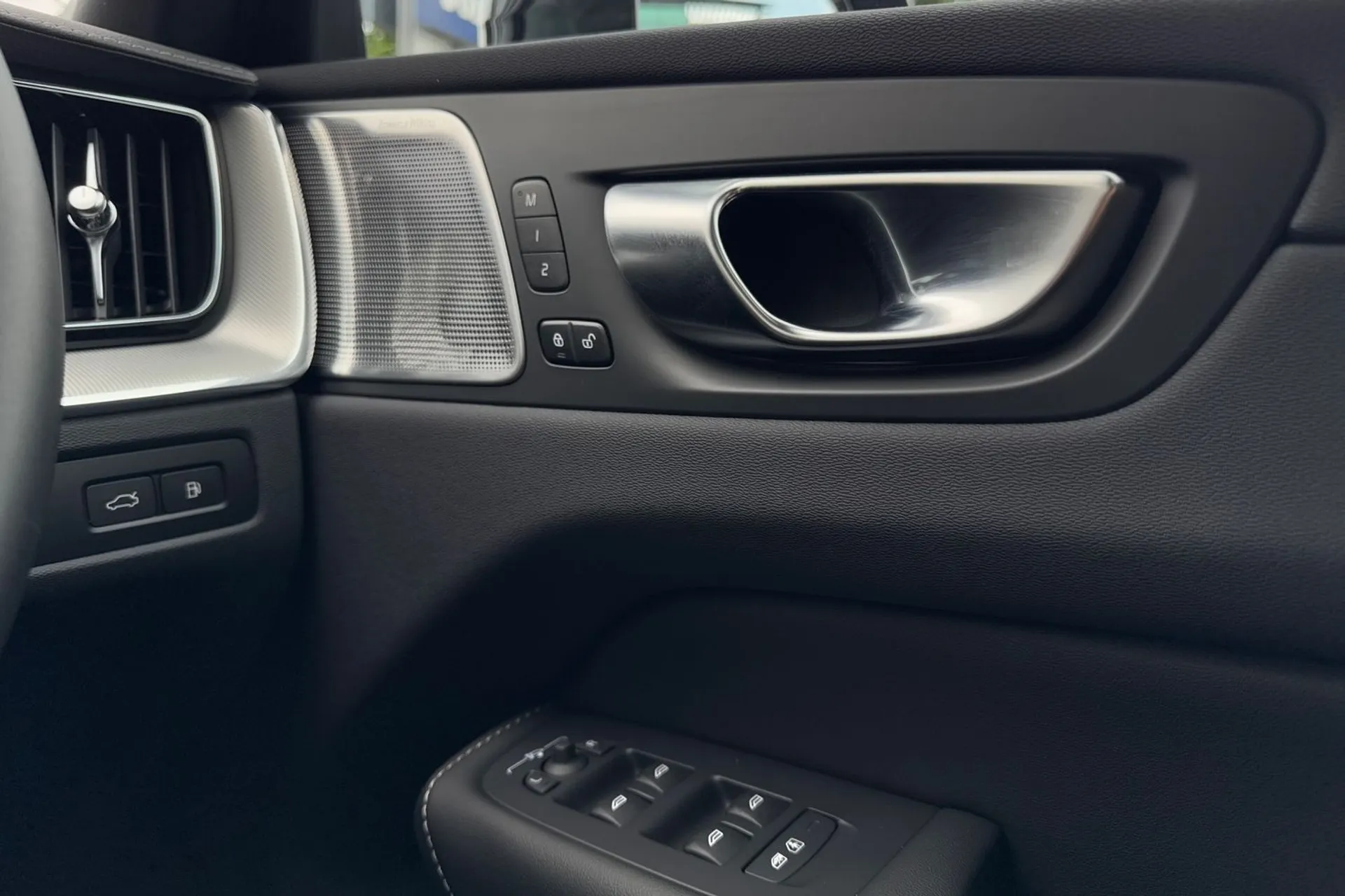 Volvo XC60 thumbnail image number 42