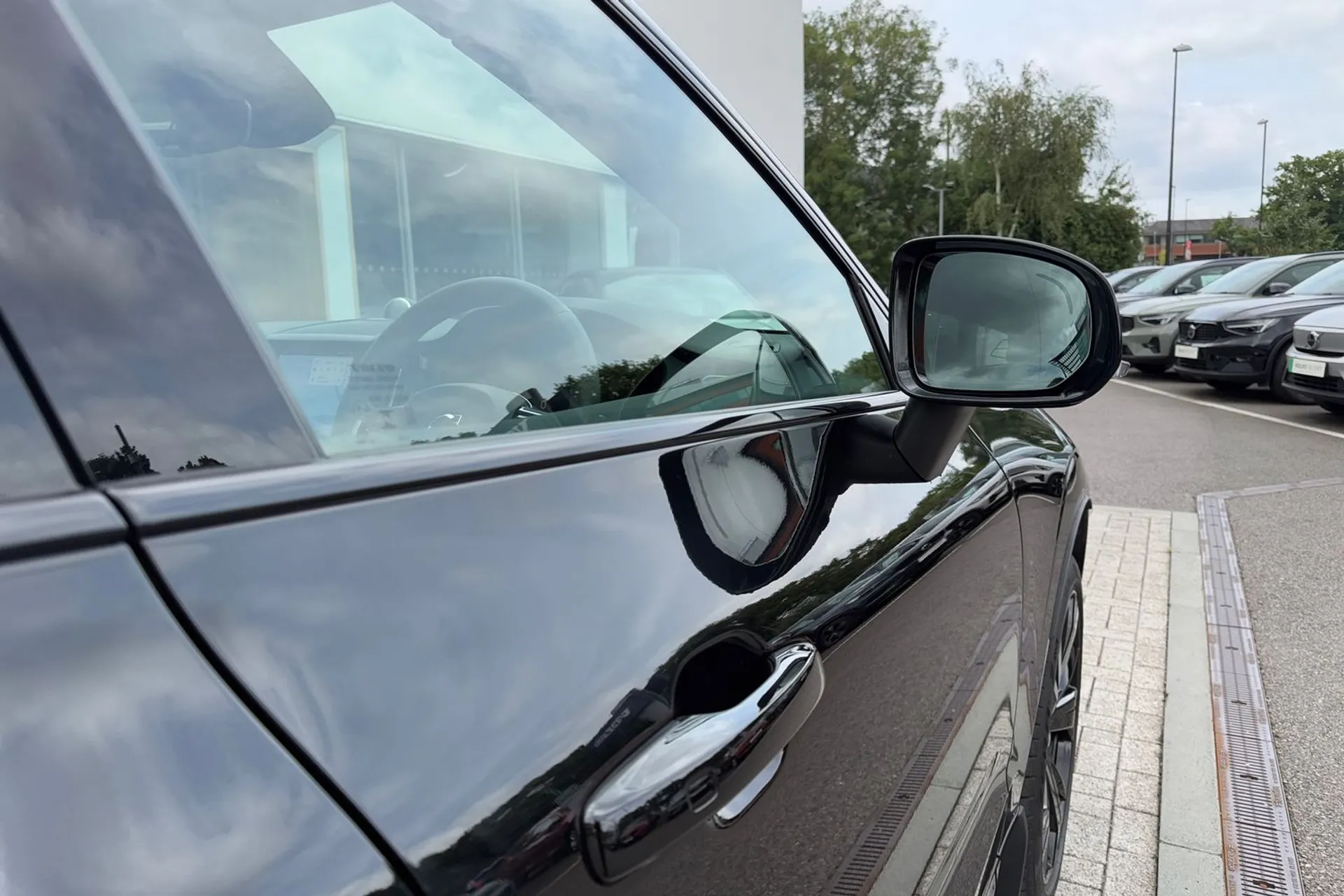 Volvo XC60 thumbnail image number 16