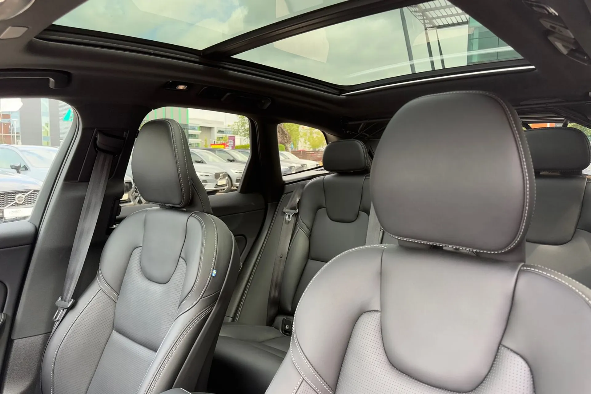 Volvo XC60 thumbnail image number 28