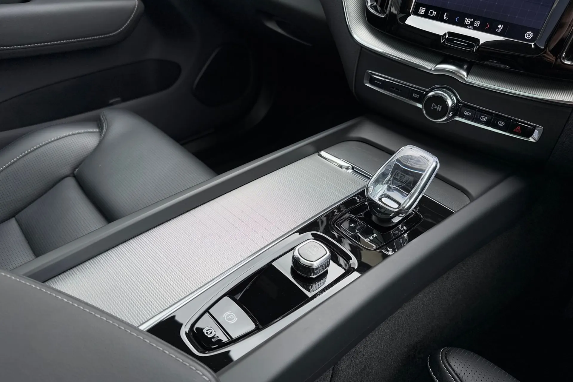 Volvo XC60 thumbnail image number 44
