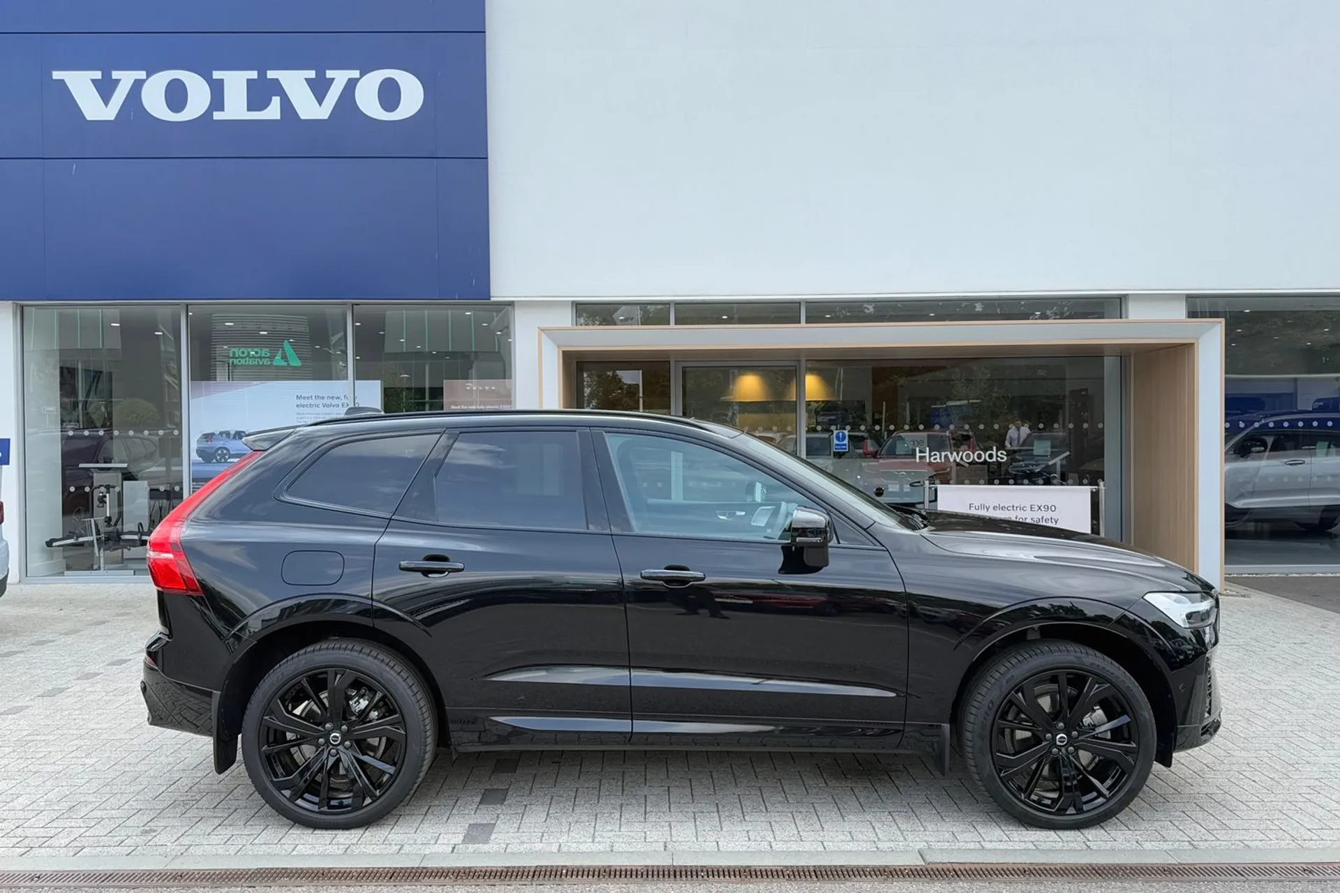 Volvo XC60 thumbnail image number 2