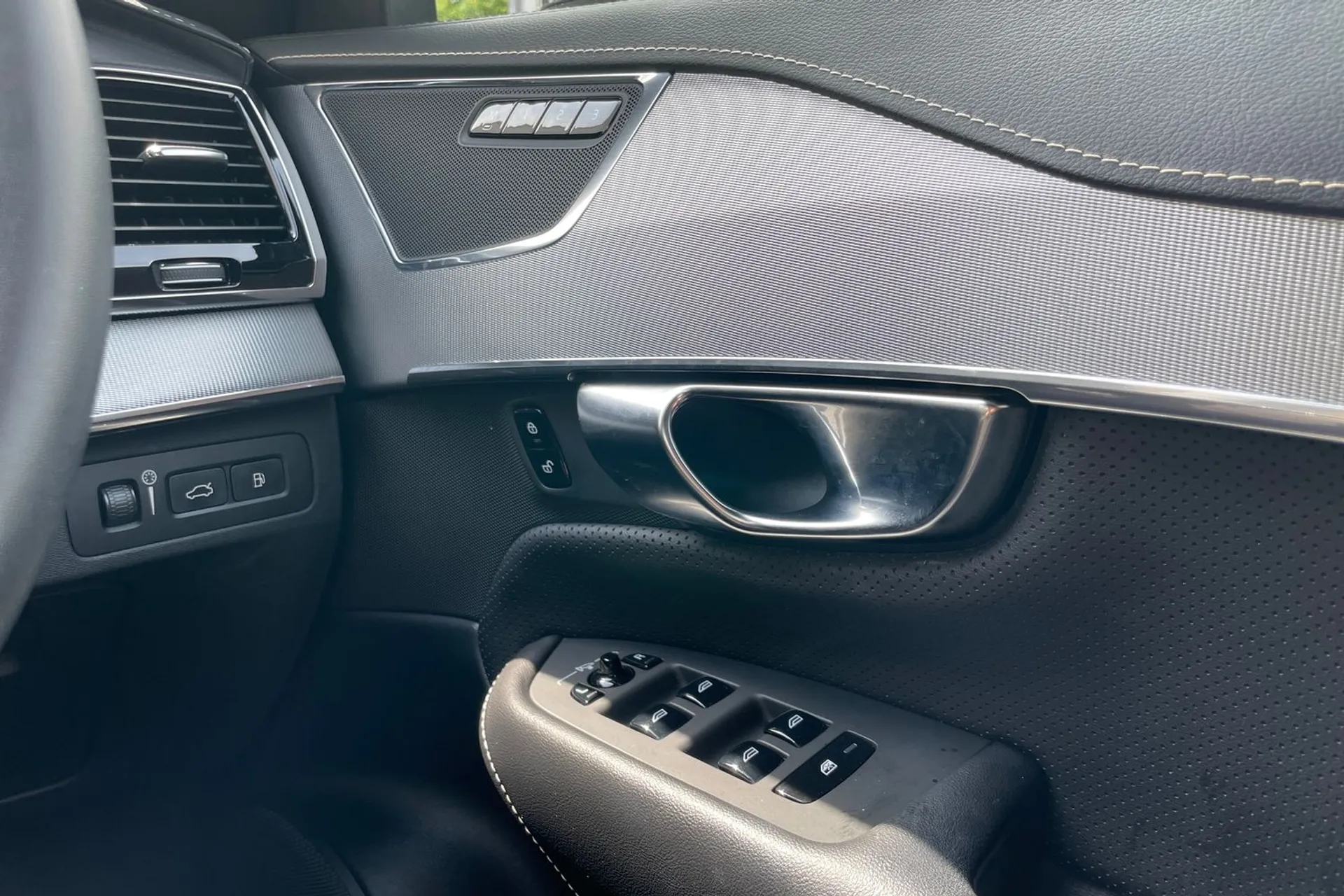 Volvo XC90 thumbnail image number 43