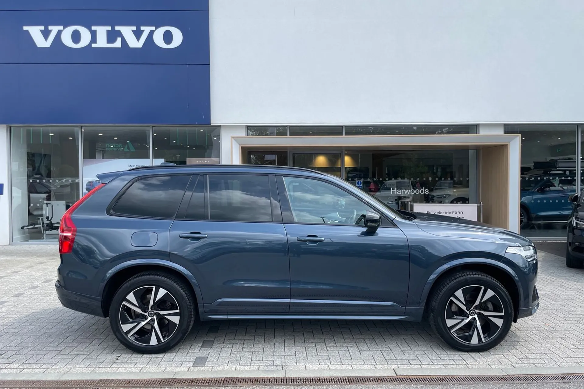 Volvo XC90 thumbnail image number 2