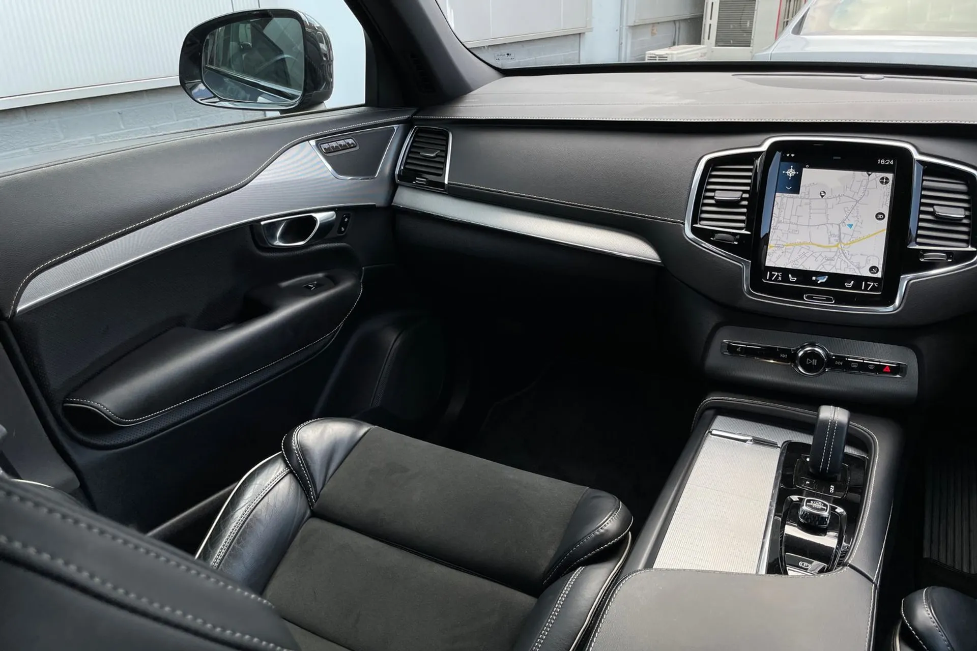 Volvo XC90 thumbnail image number 32