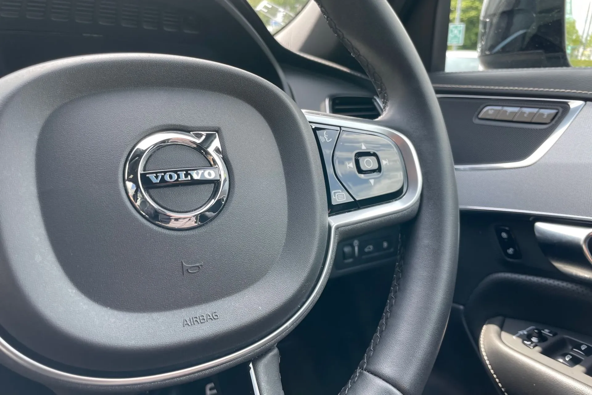 Volvo XC90 thumbnail image number 37