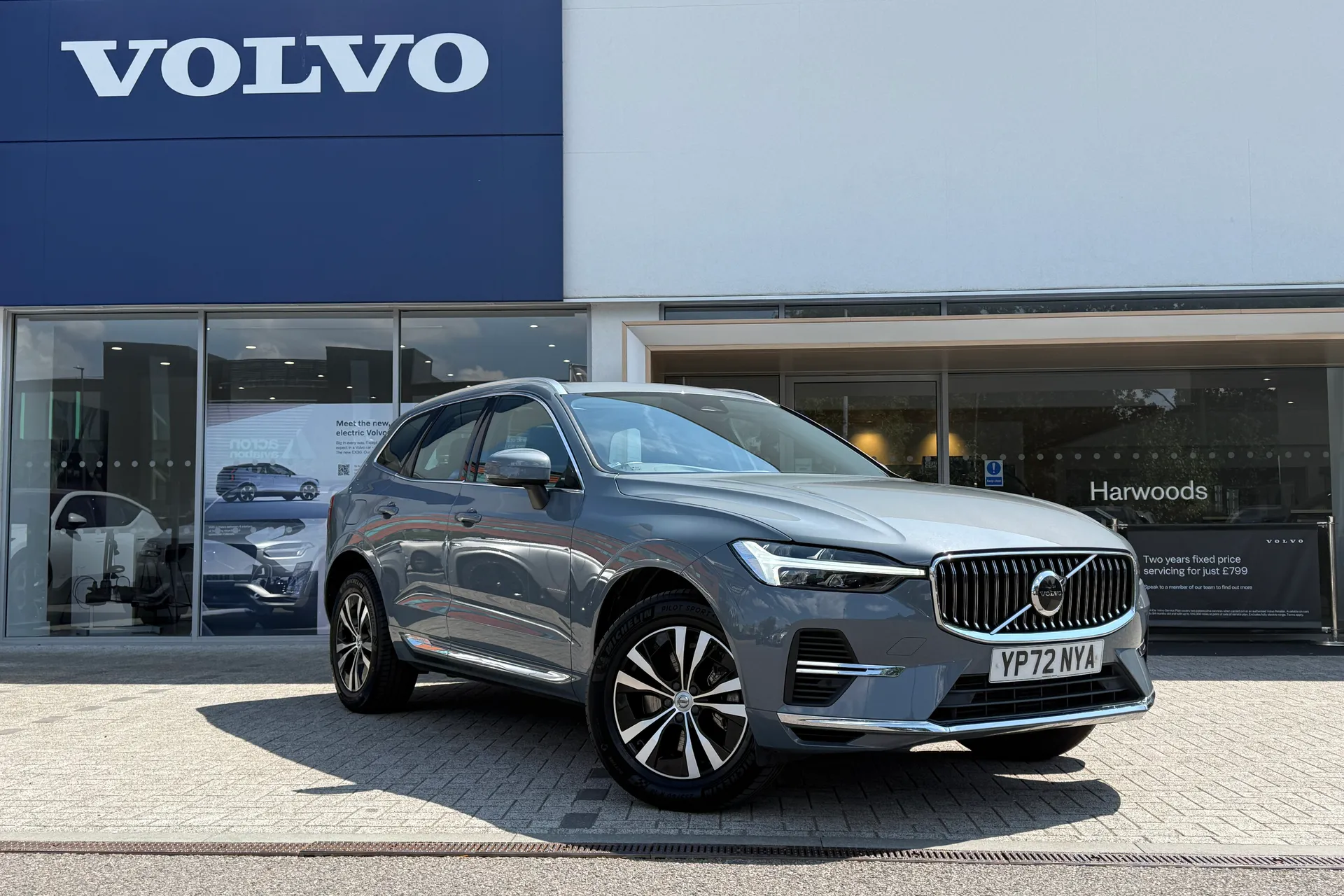 Volvo XC60 focused image