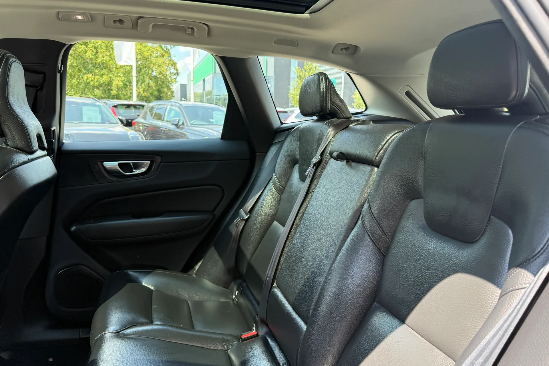 Volvo XC60 thumbnail image number 31