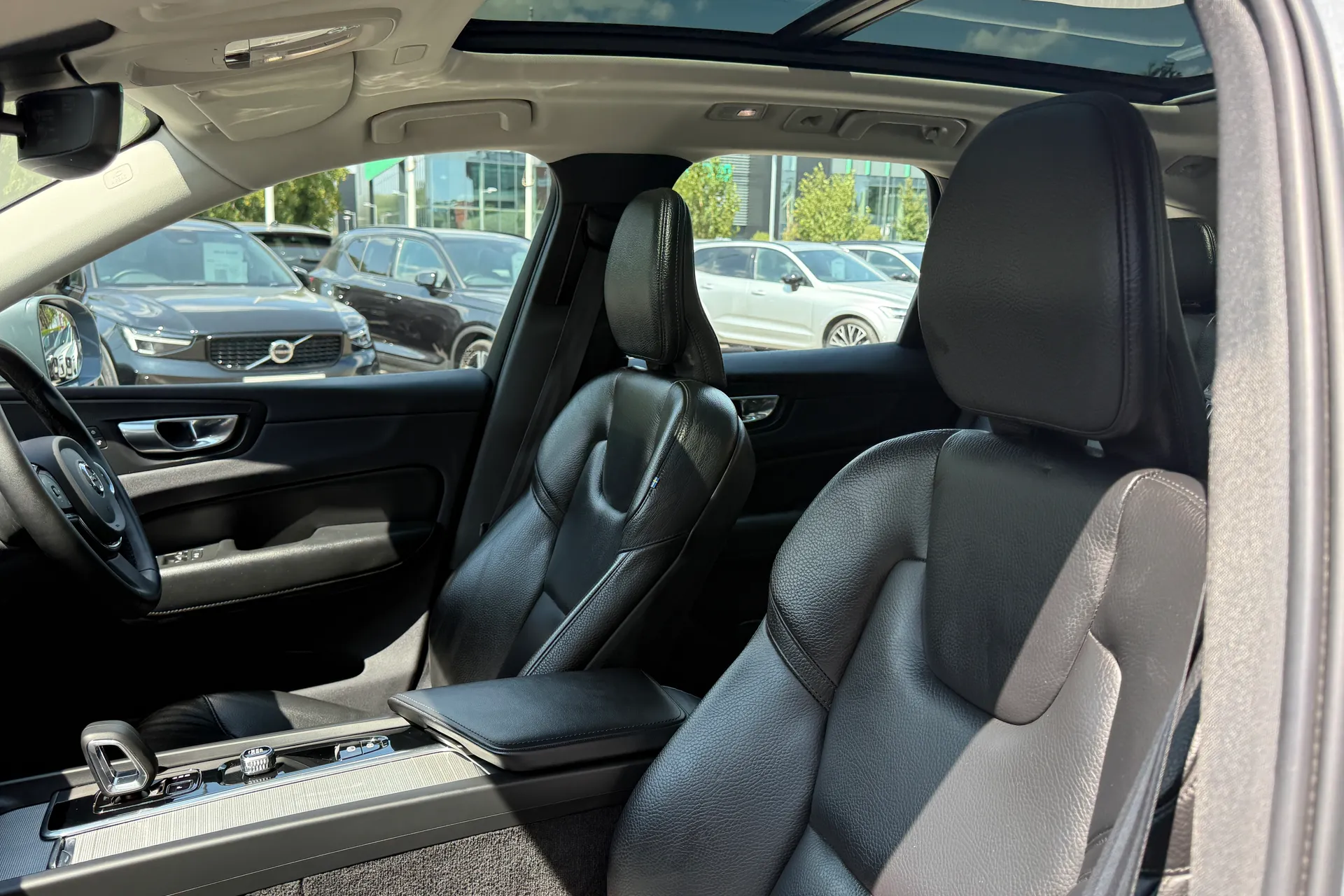 Volvo XC60 thumbnail image number 28