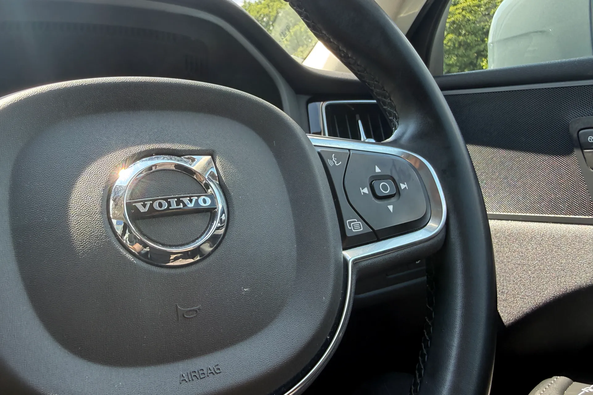 Volvo XC60 thumbnail image number 37