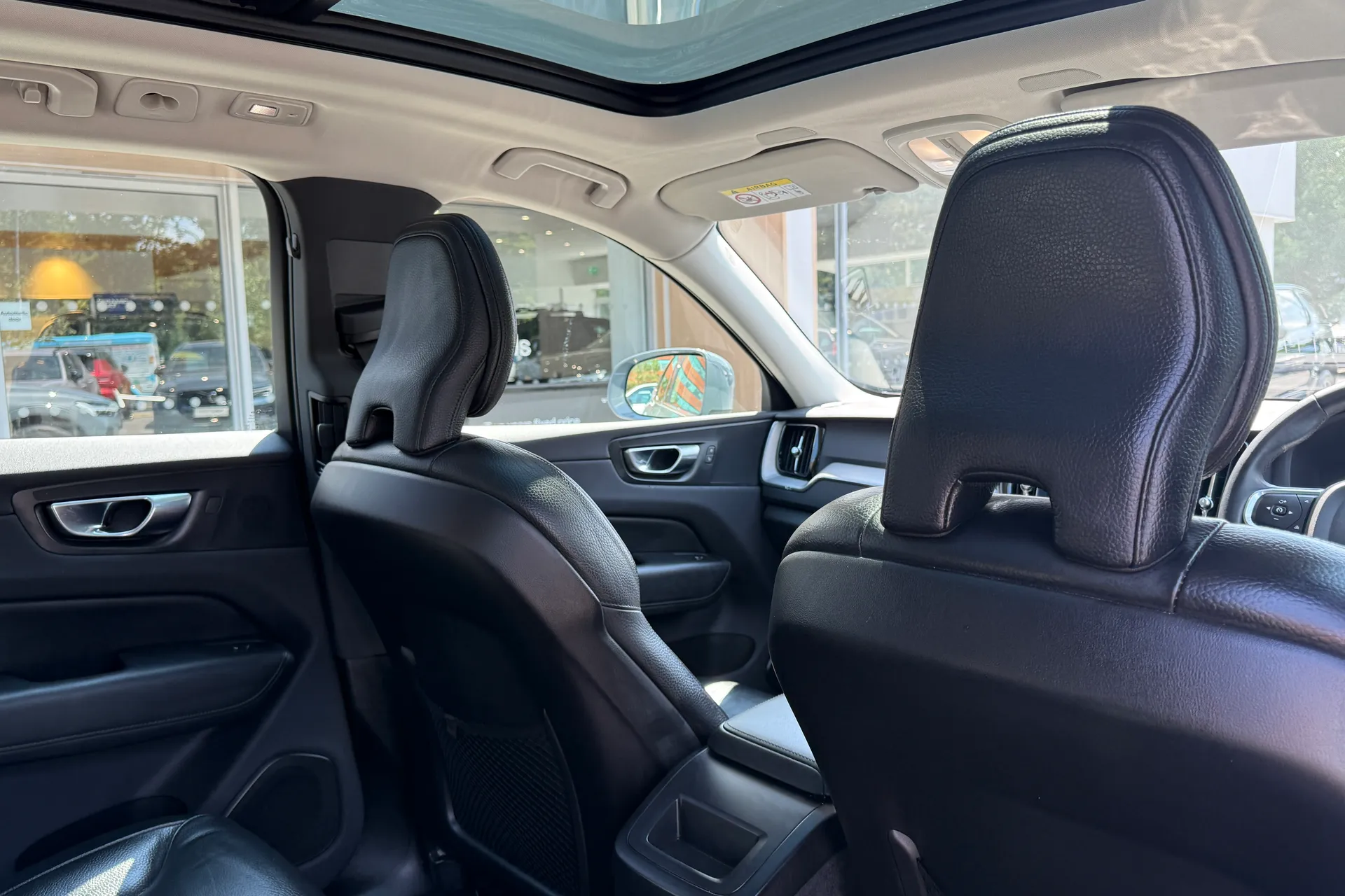 Volvo XC60 thumbnail image number 24