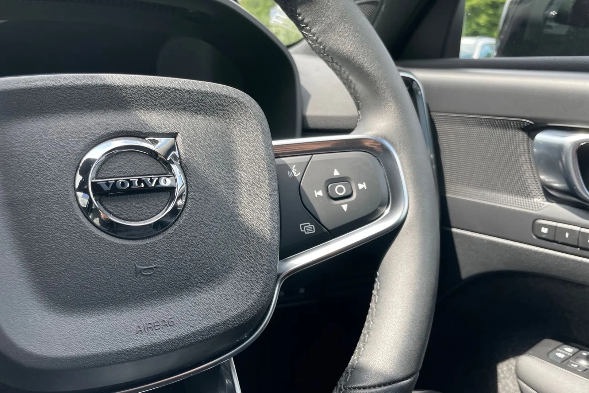 Volvo XC40 thumbnail image number 36