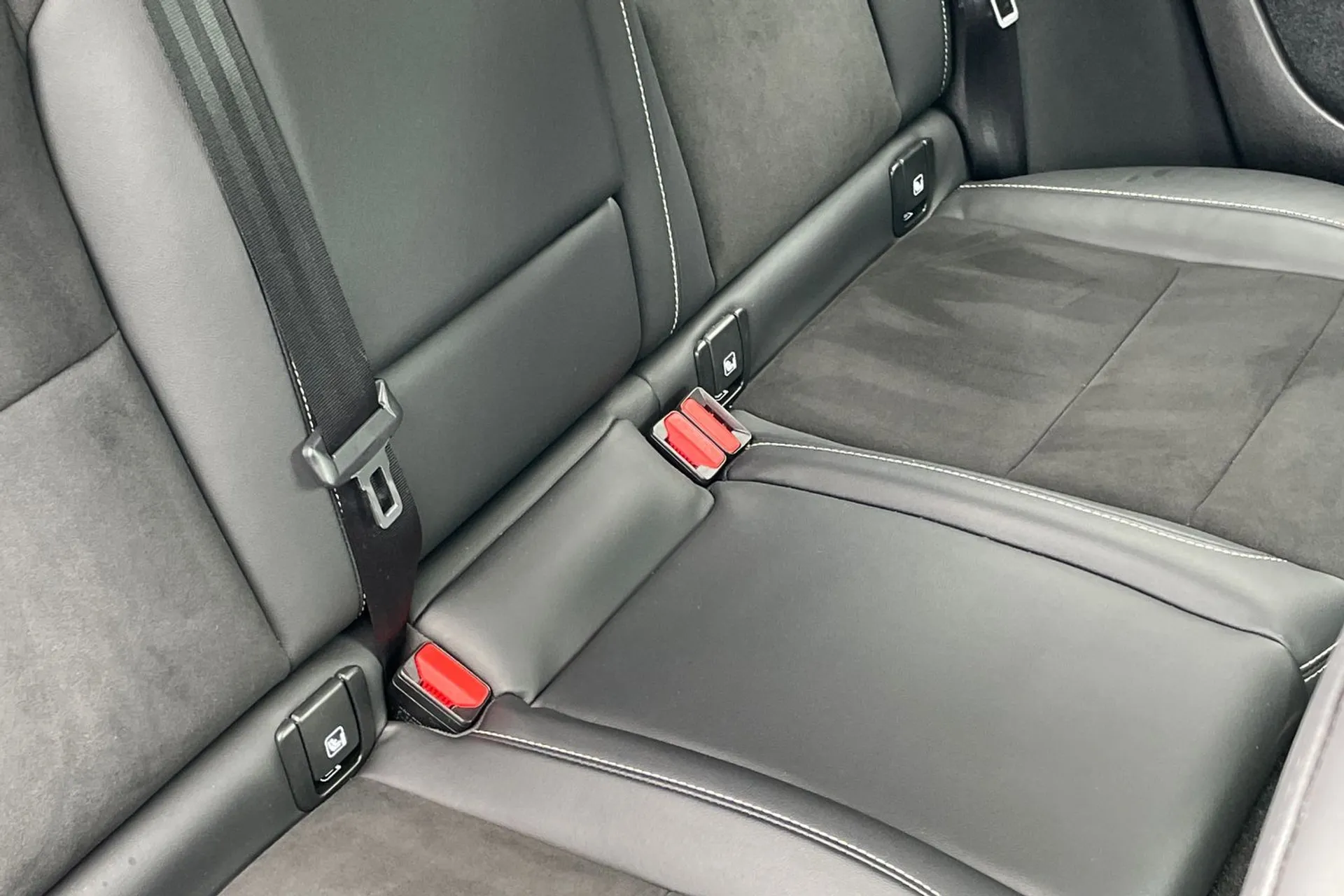 Volvo XC40 thumbnail image number 24