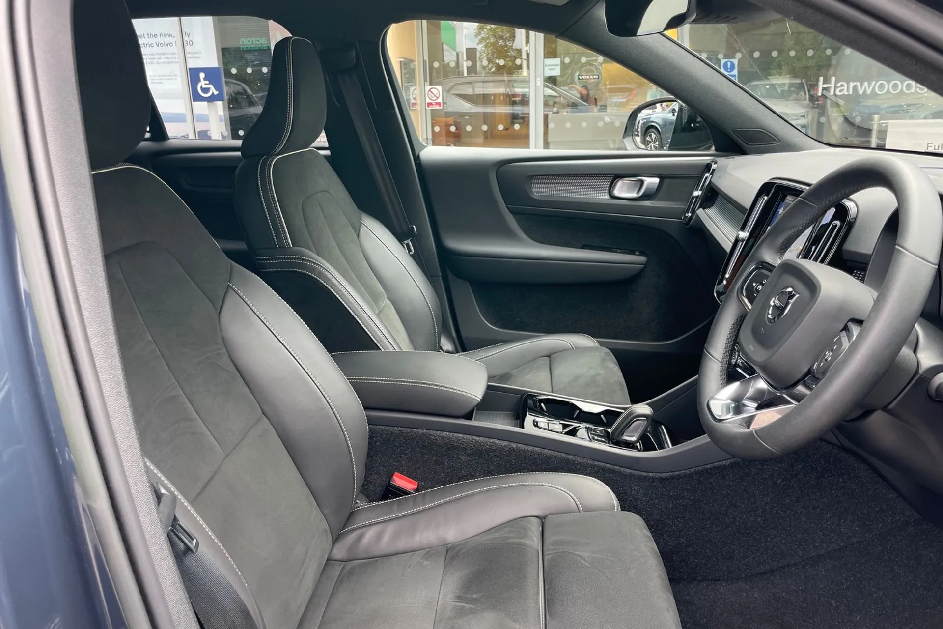 Volvo XC40 thumbnail image number 25