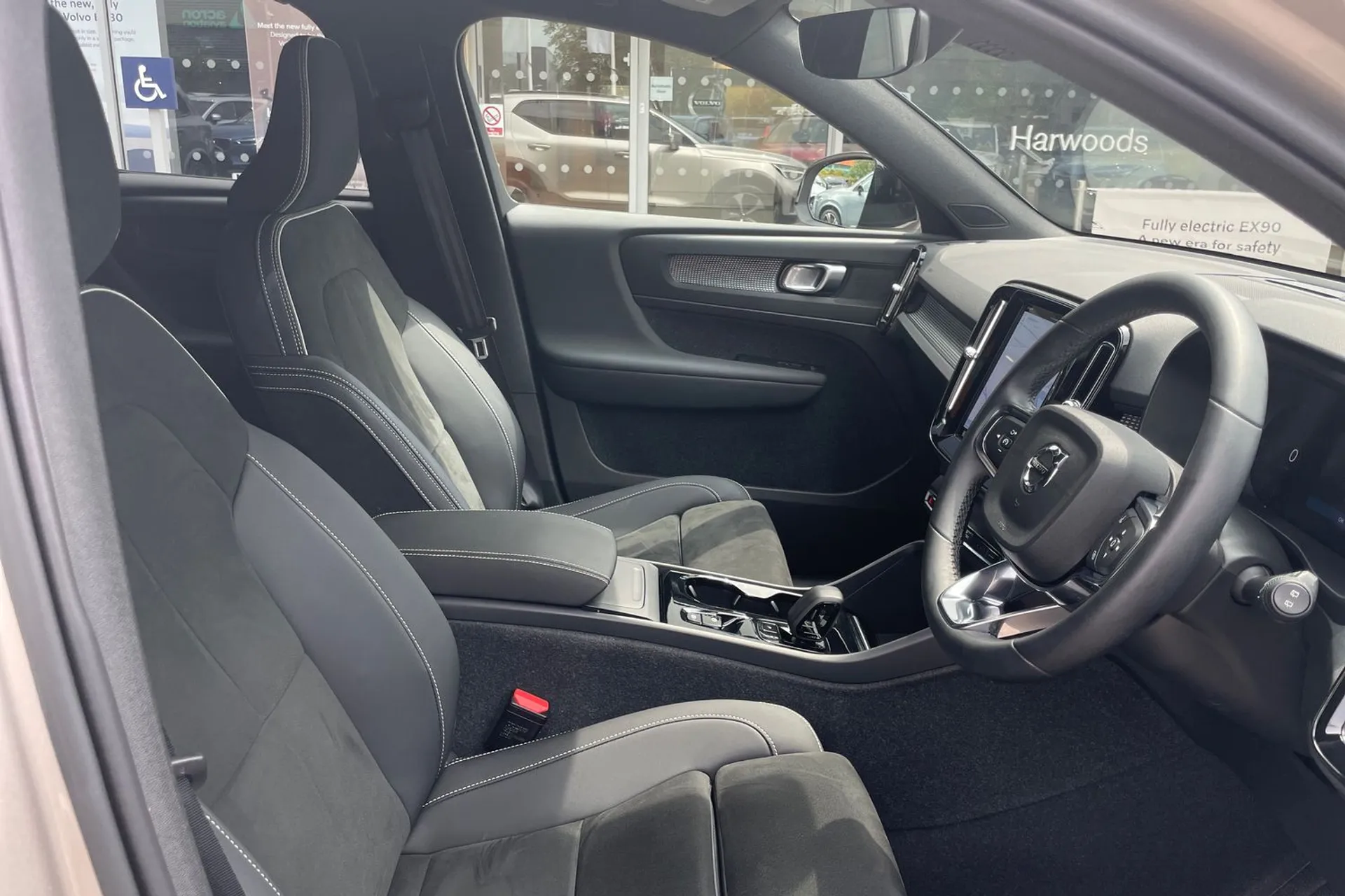 Volvo XC40 thumbnail image number 25