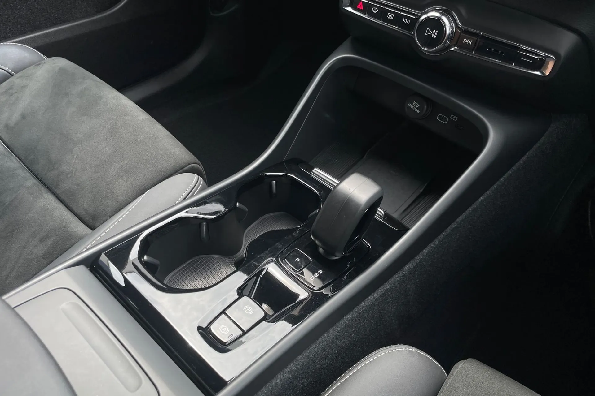 Volvo XC40 thumbnail image number 43