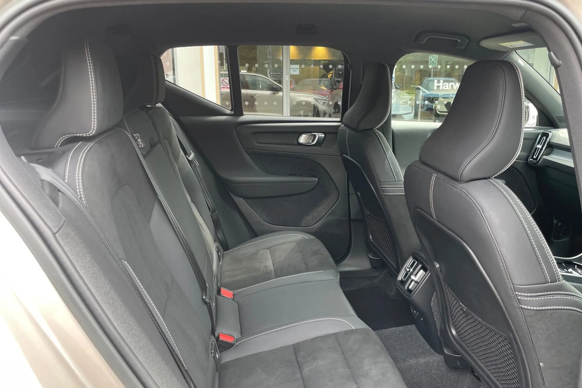 Volvo XC40 thumbnail image number 22
