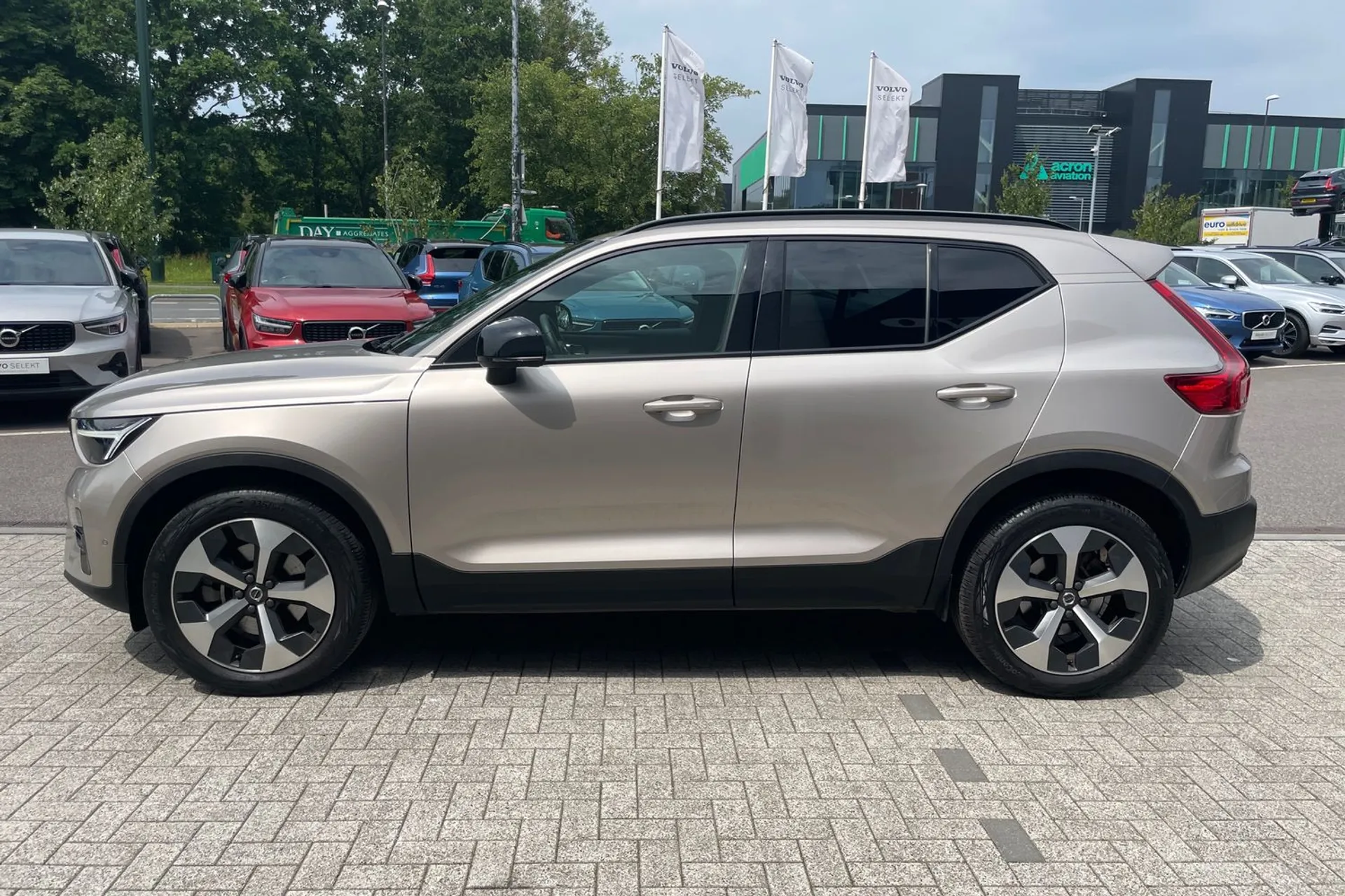 Volvo XC40 thumbnail image number 10