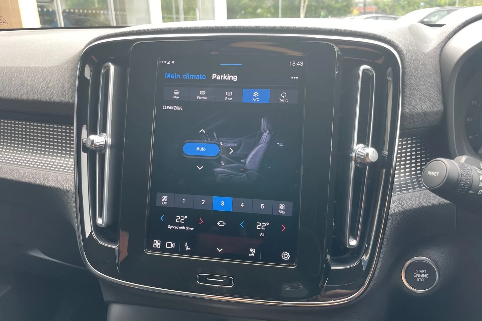 Volvo XC40 thumbnail image number 39