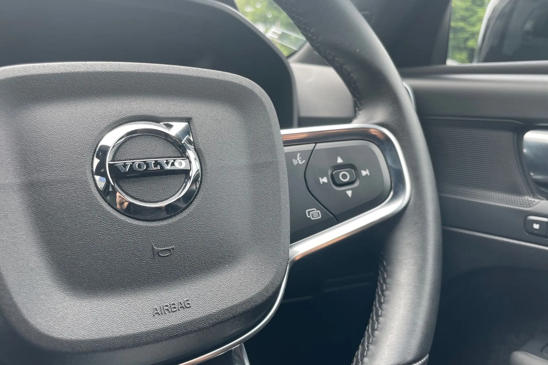 Volvo XC40 thumbnail image number 36