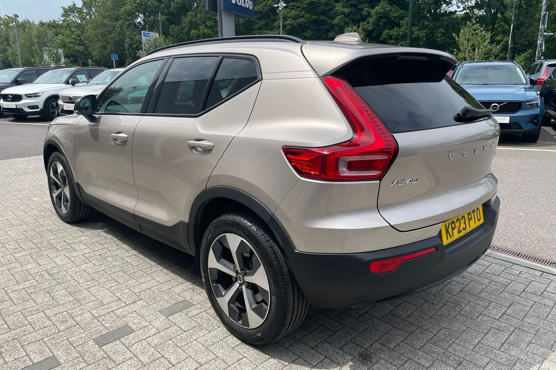 Volvo XC40 thumbnail image number 9