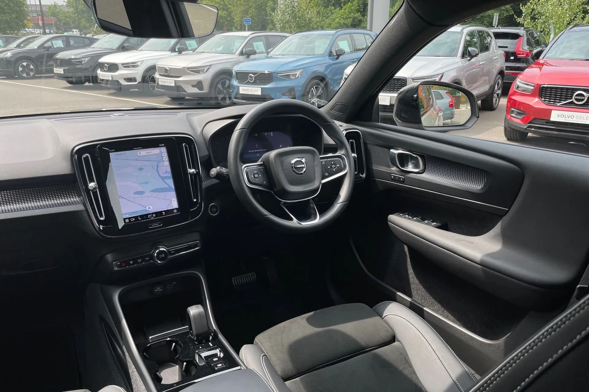 Volvo XC40 thumbnail image number 32