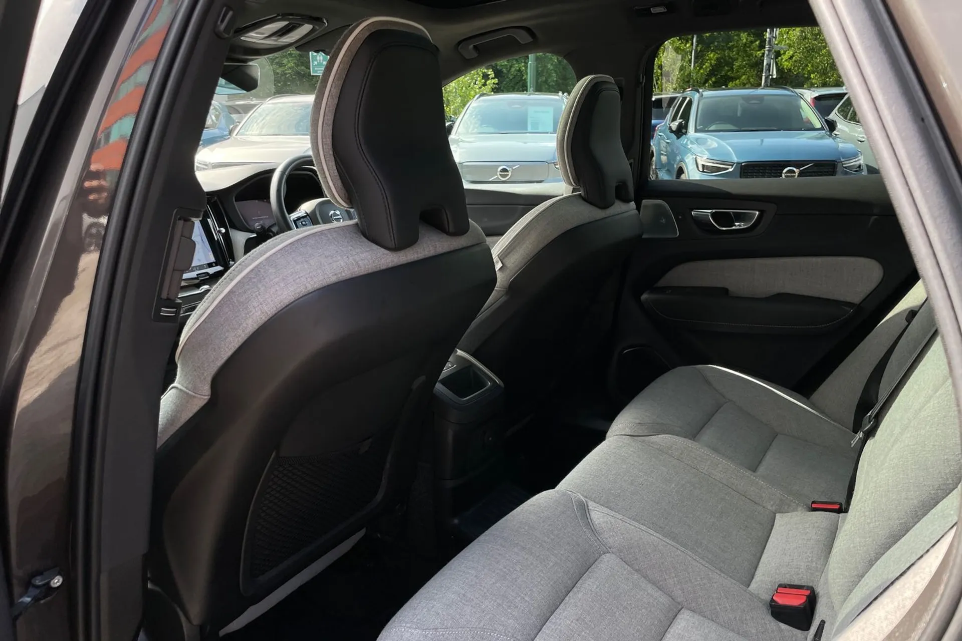 Volvo XC60 thumbnail image number 32
