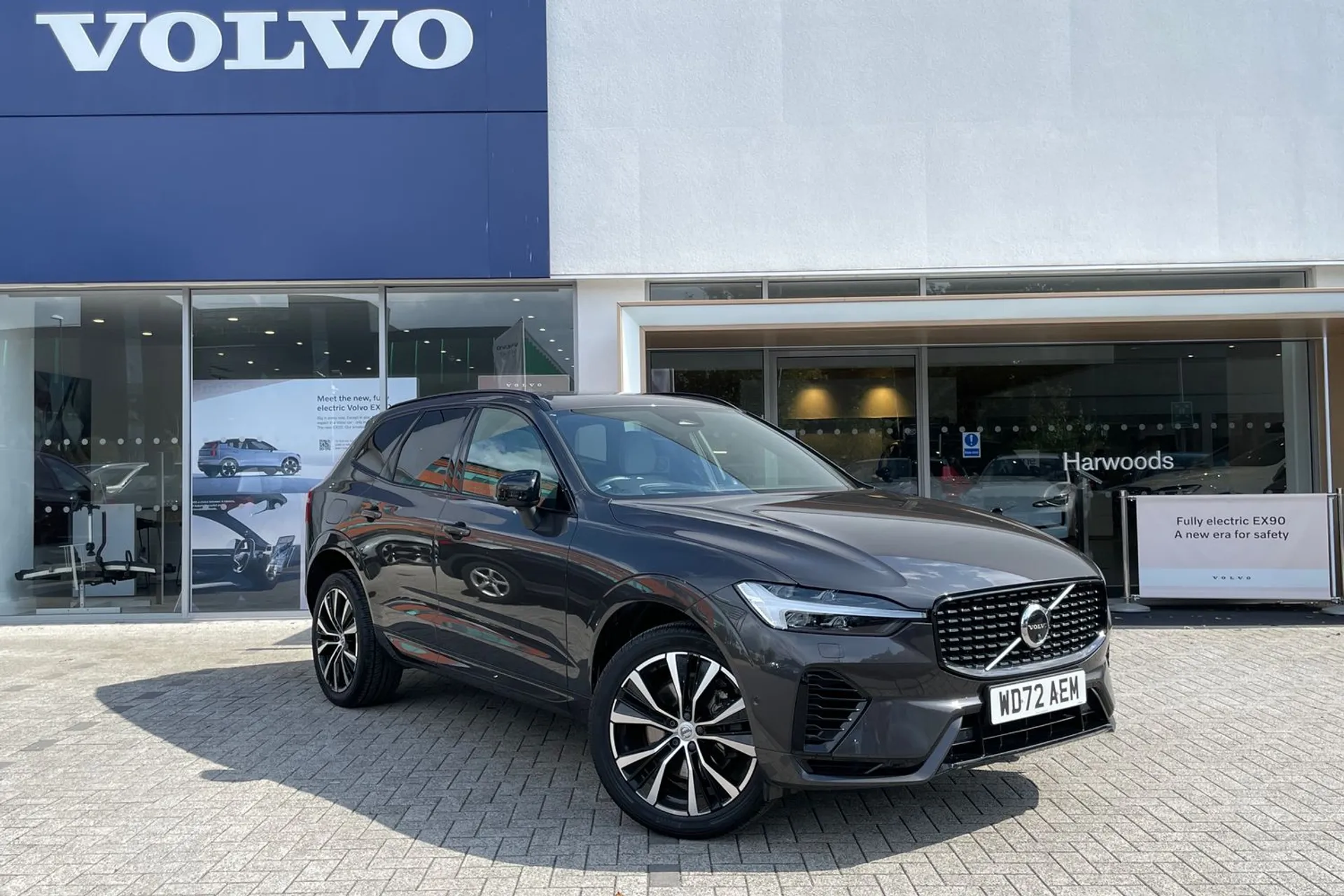 Volvo XC60 focused image