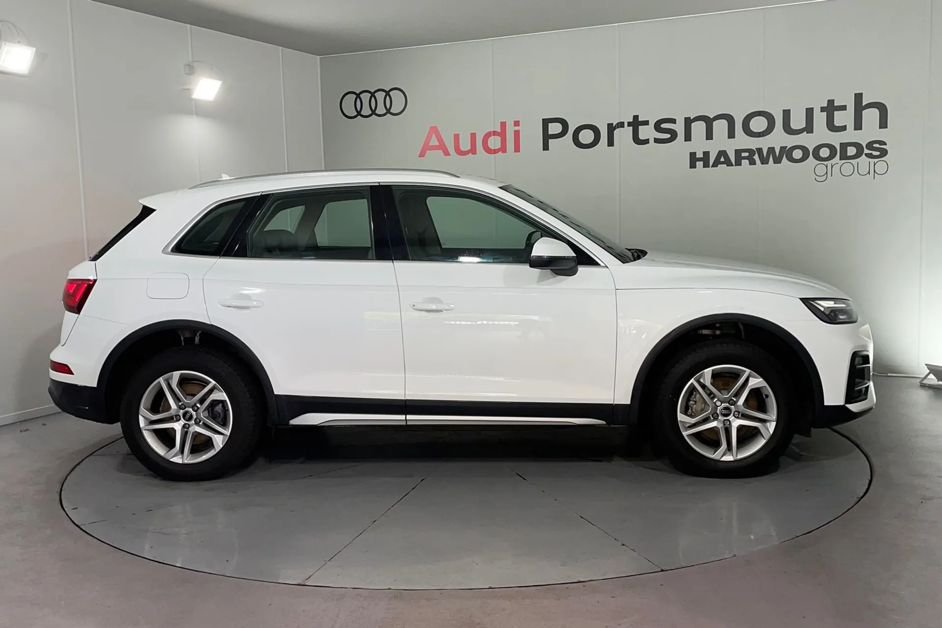 Audi Q5 thumbnail image number 2