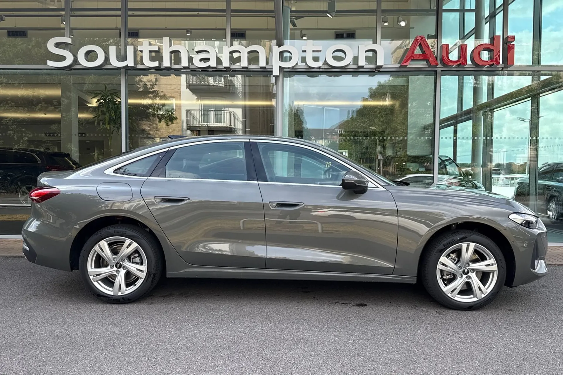 Audi A5 thumbnail image number 2