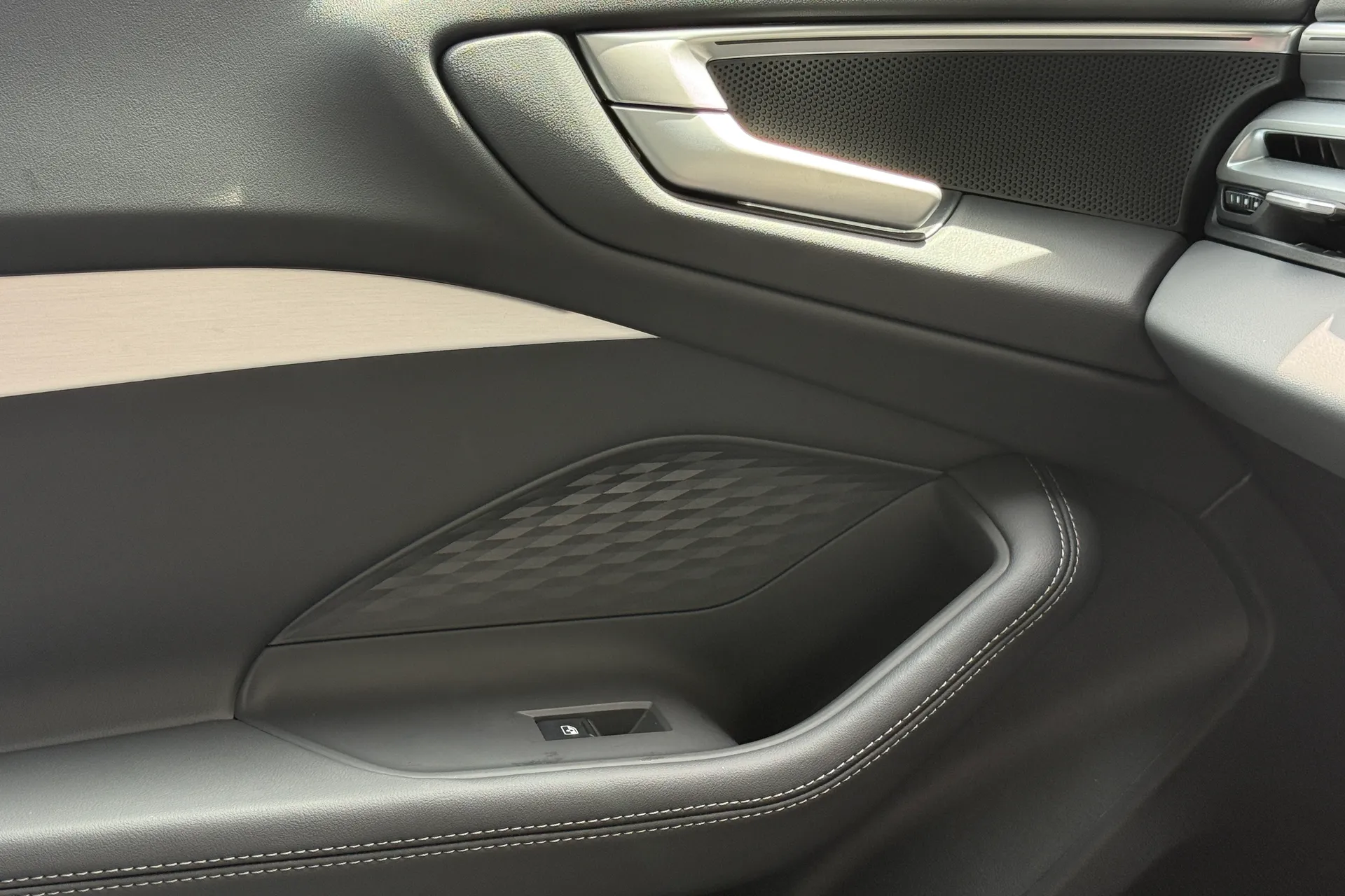 Audi A5 thumbnail image number 24