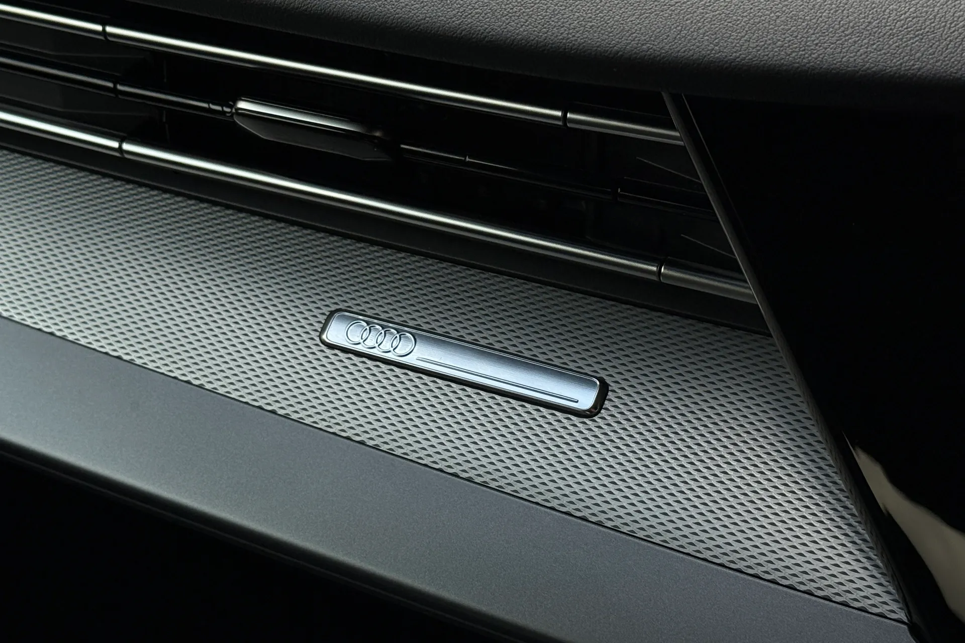 Audi A3 thumbnail image number 24